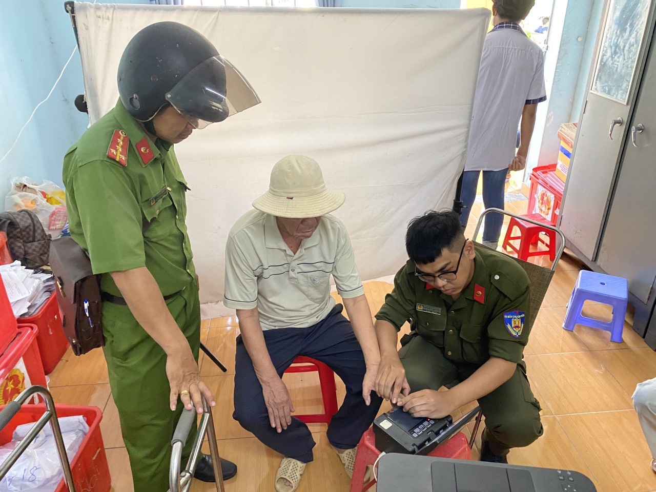 Thanh pho Di An dung Zalo day nhanh tien do cap CCCD hinh anh