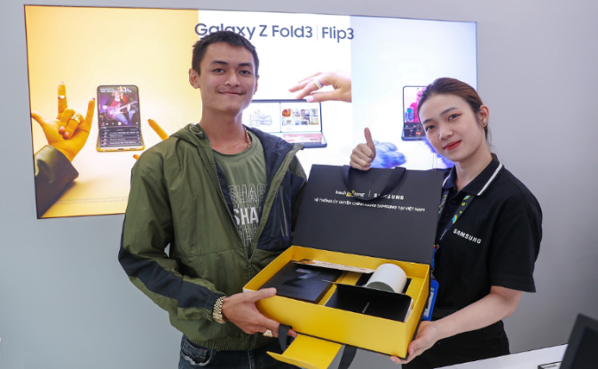 Nhan qua den 15 trieu dong khi mua Samsung Galaxy Z Fold4 va Z Flip4 hinh anh