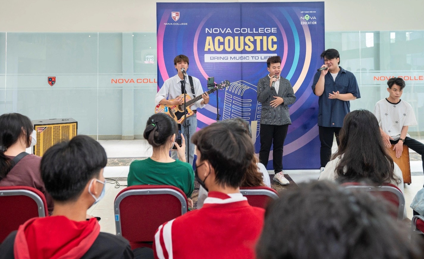 tan sinh vien Nova College anh 1