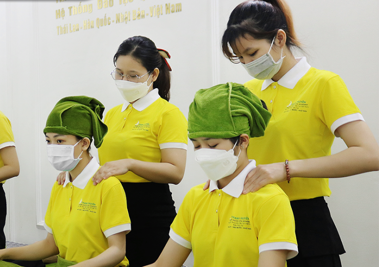 Hoc cung chuyen gia Thai Lan tai Hoc vien Spa Thanh Huyen hinh anh