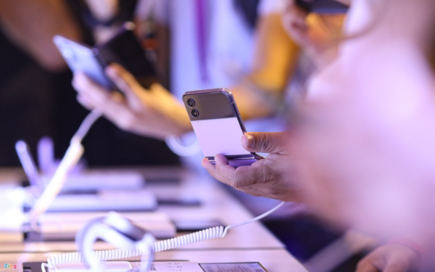 Z Flip4 gia bao nhieu,  gia Z Fold4 anh 11