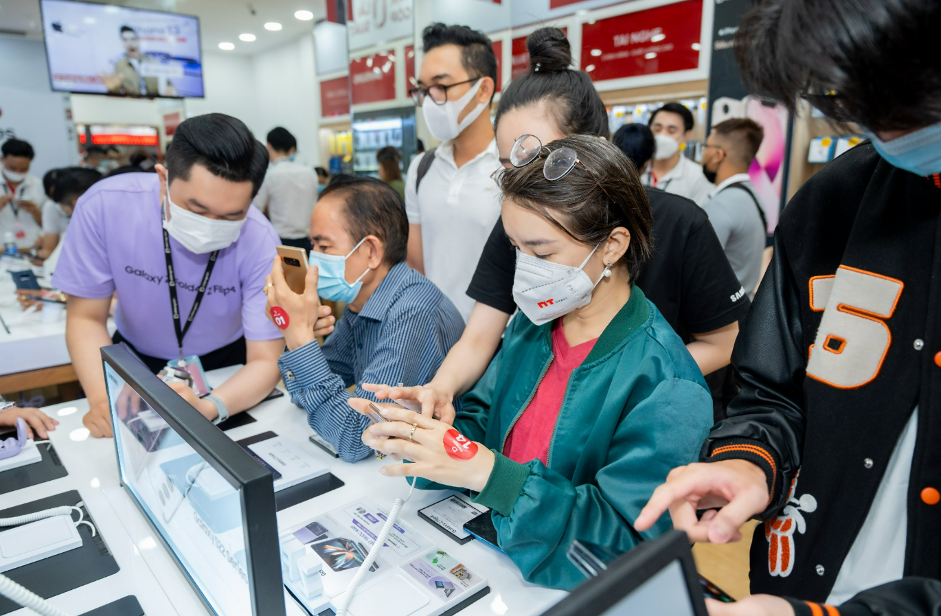 Z Flip4 gia bao nhieu,  gia Z Fold4 anh 14