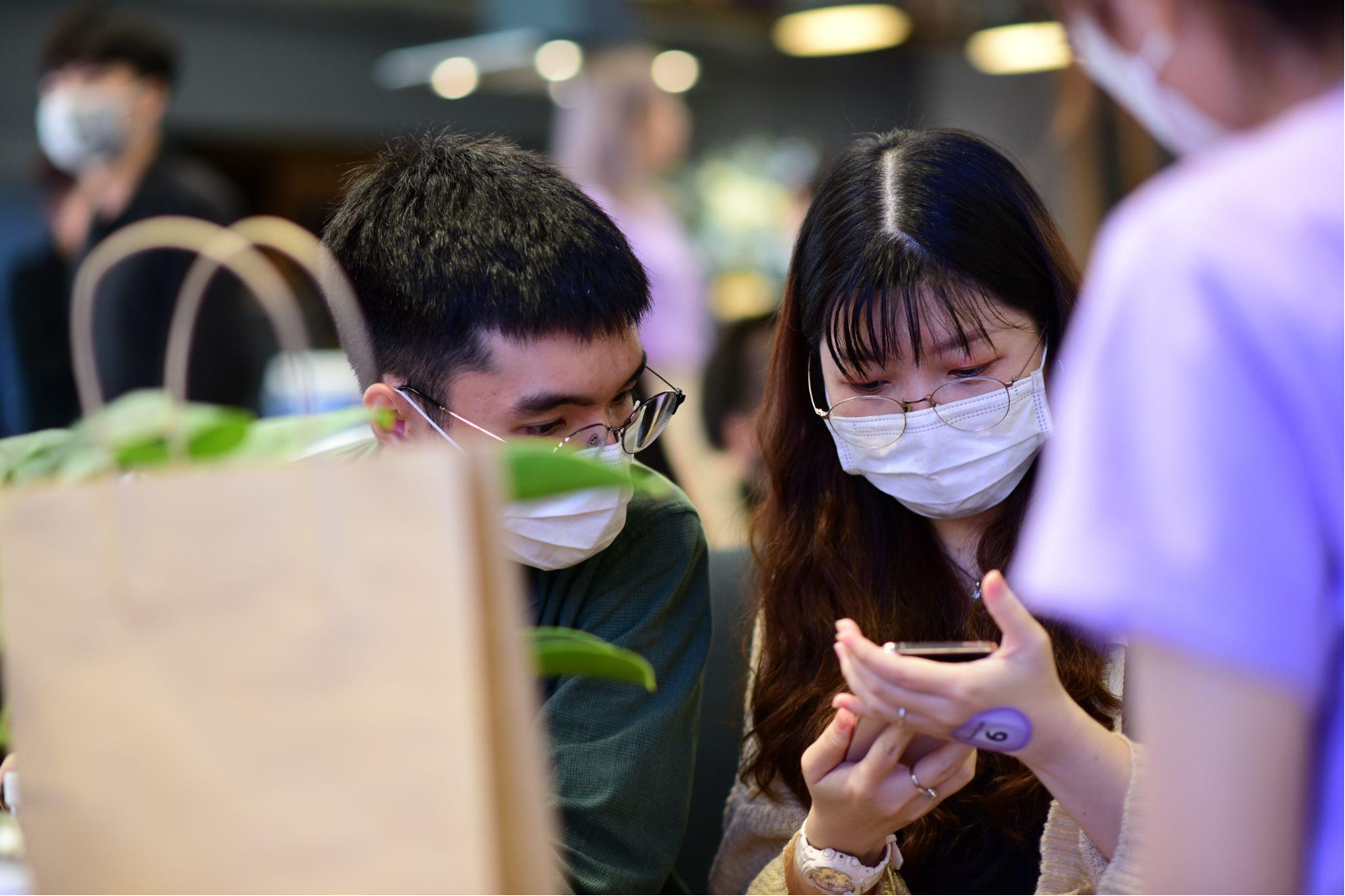 Z Flip4 gia bao nhieu,  gia Z Fold4 anh 4