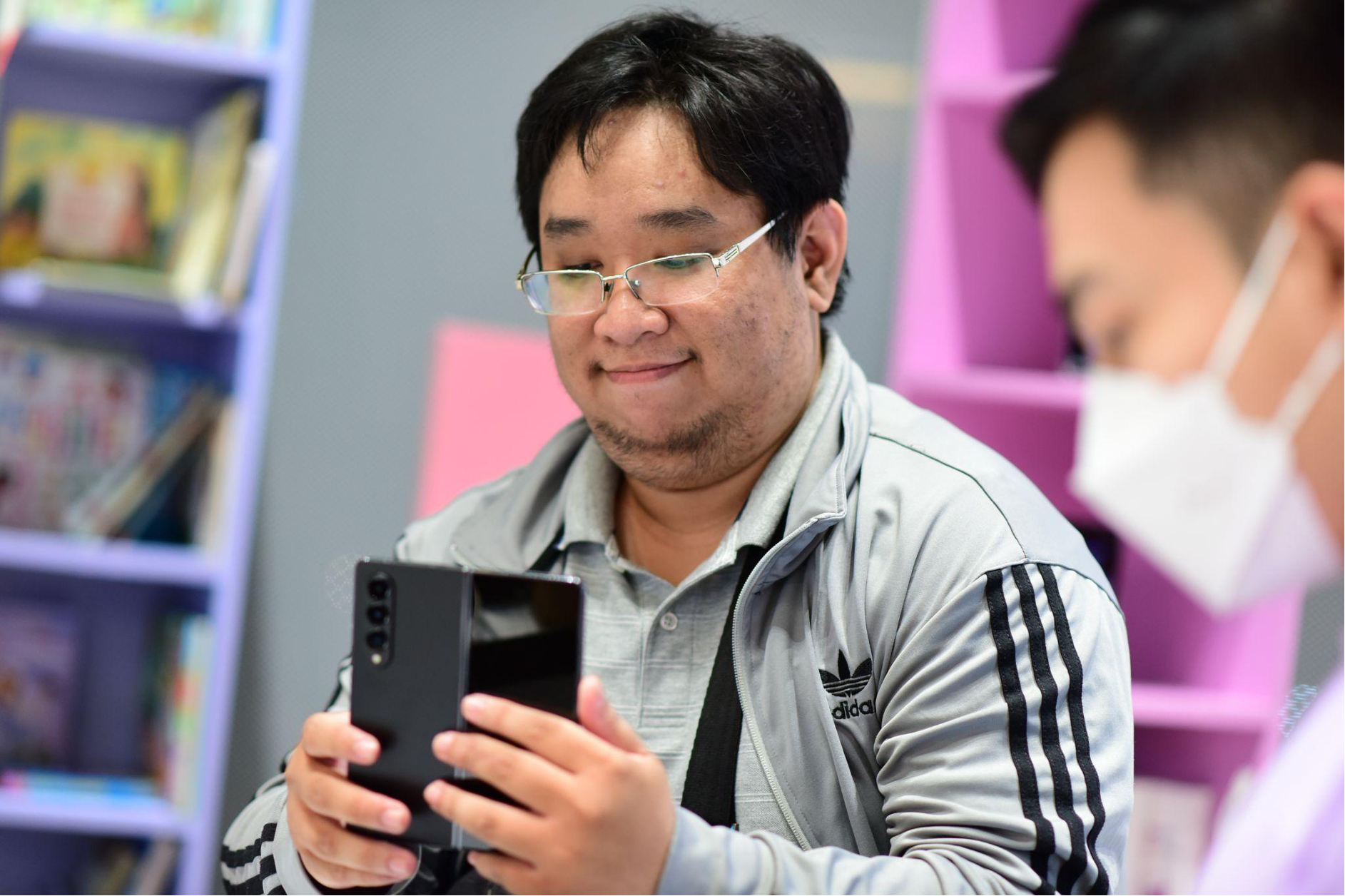 Z Flip4 gia bao nhieu,  gia Z Fold4 anh 5