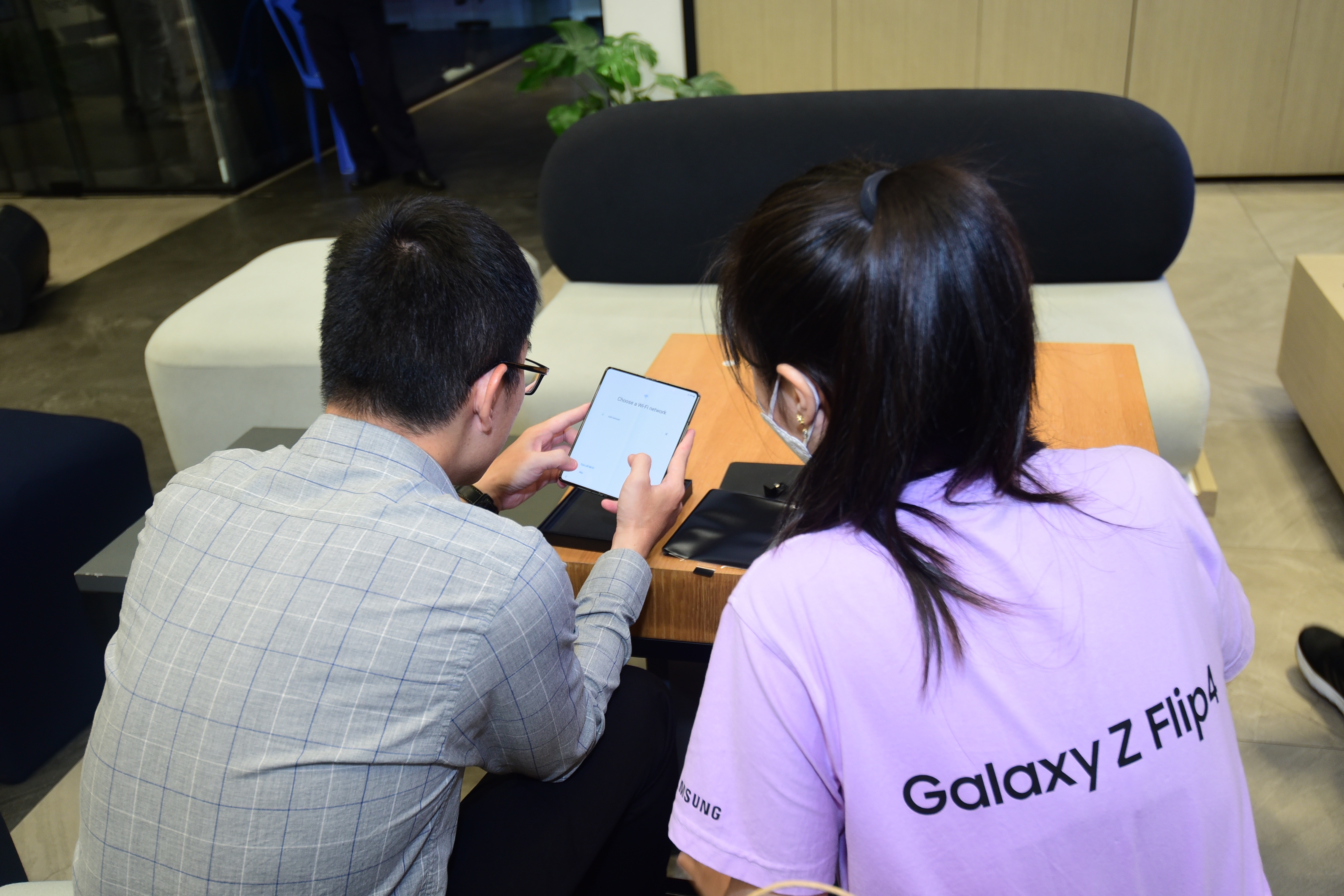 Z Flip4 gia bao nhieu,  gia Z Fold4 anh 7