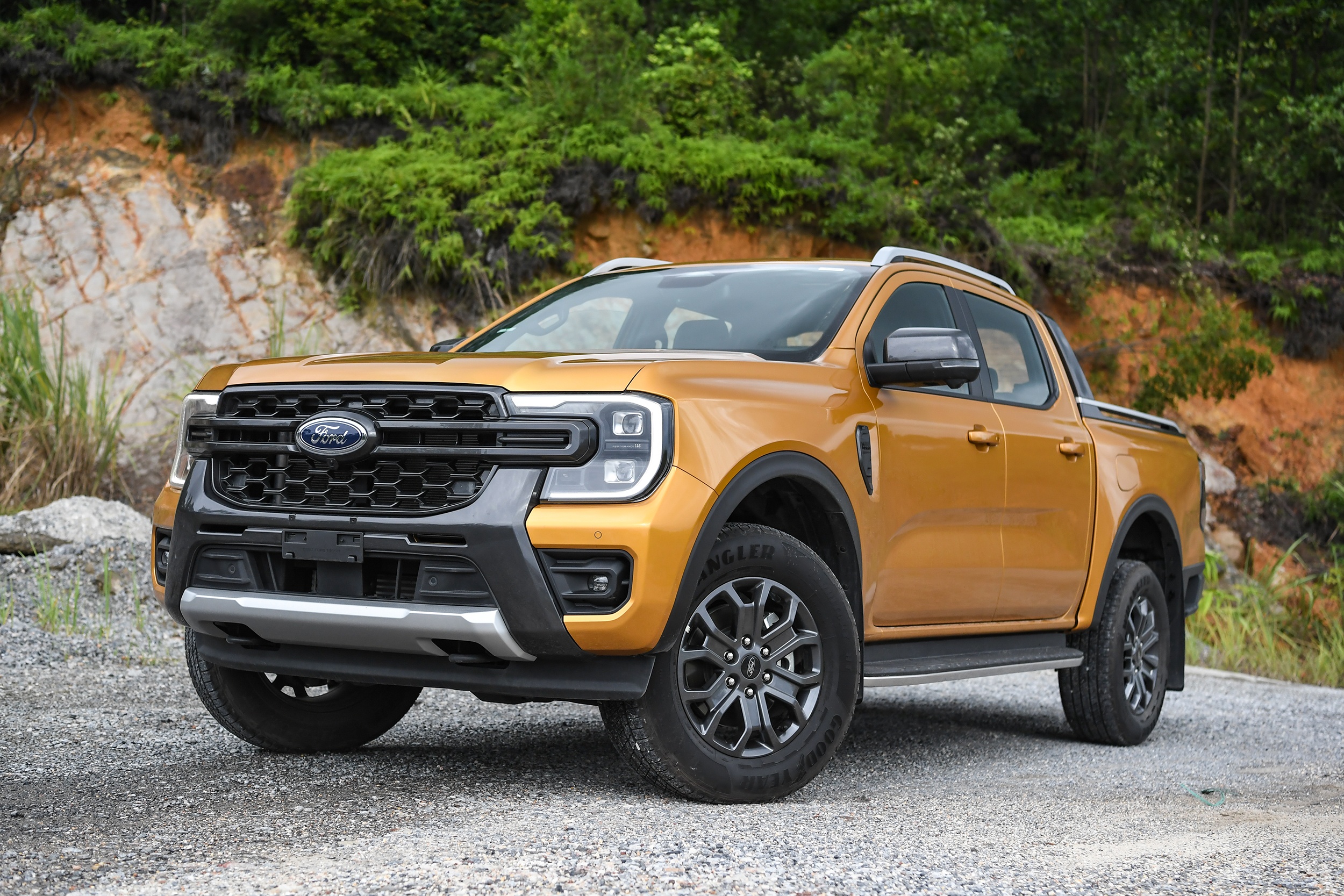 Can canh Ford Ranger Wildtrak 2022 gia 965 trieu dong hinh anh