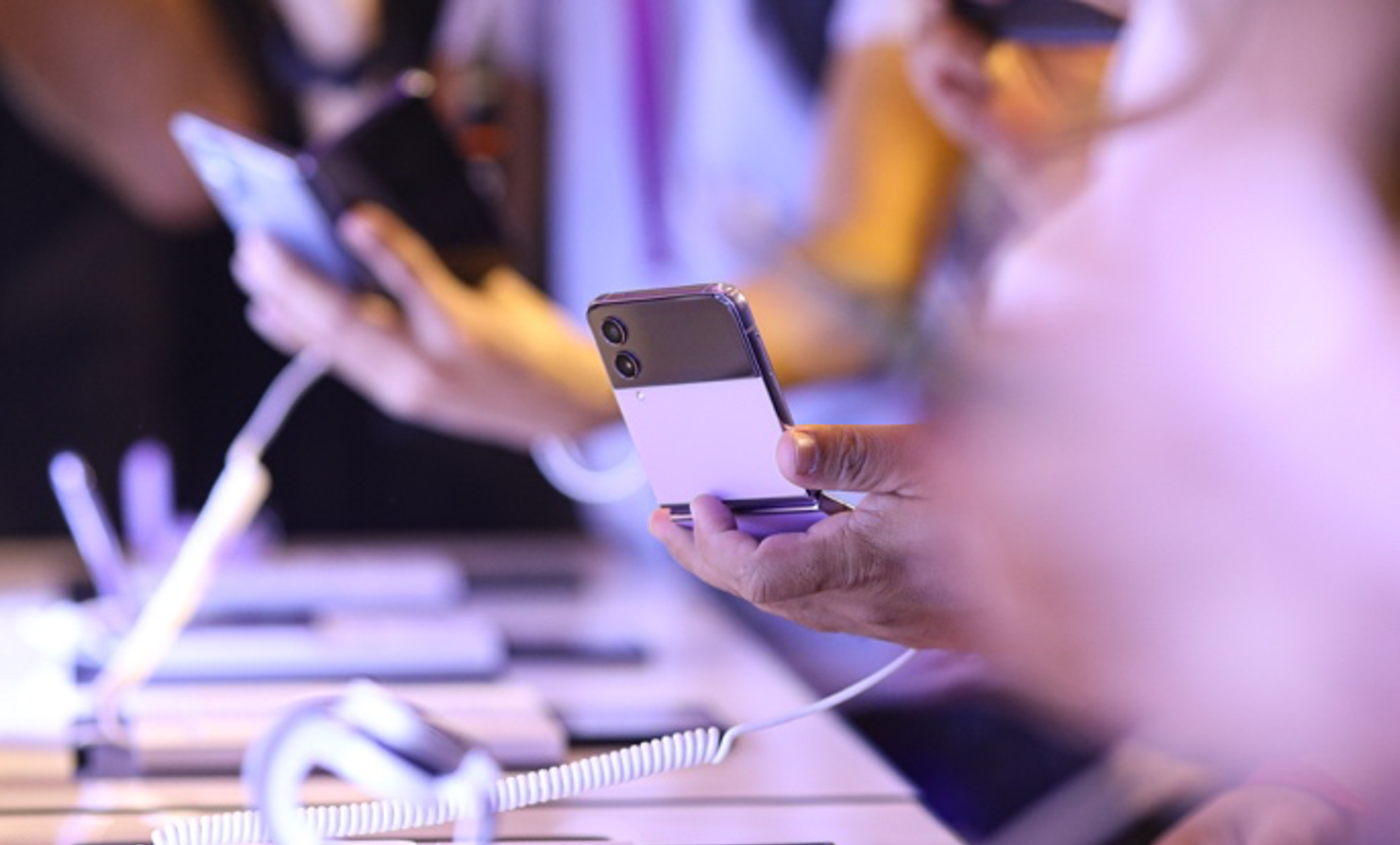 Fan cong nghe hao hung nhan som Galaxy Z Fold4 va Z Flip4 hinh anh