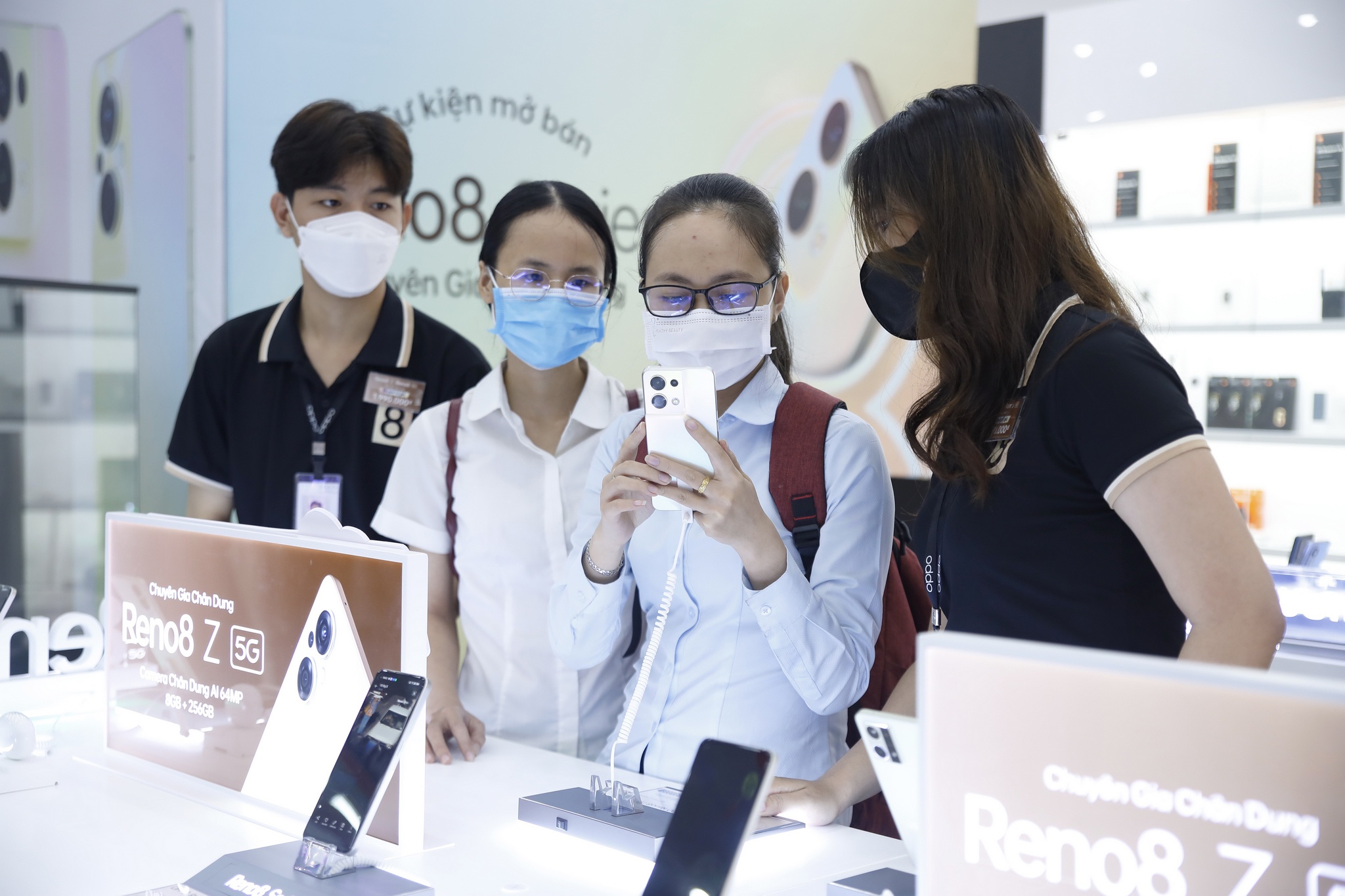 Khuyen mai FPT Shop anh 2