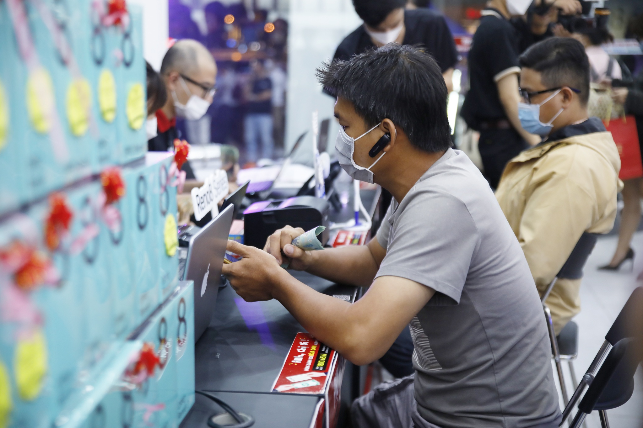 Khuyen mai FPT Shop anh 1