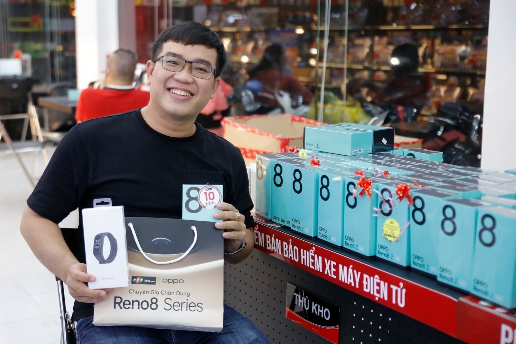 FPT Shop mo ban som Oppo Reno8 series, 60% khach chon Reno8 Z hinh anh