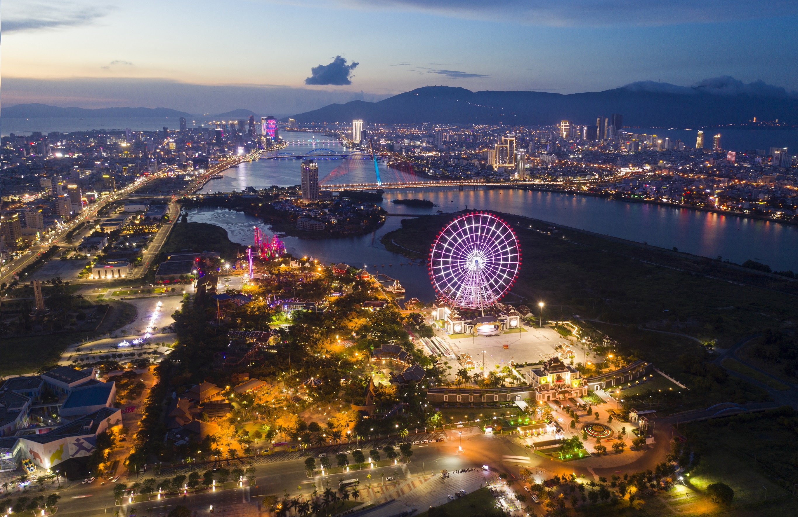 Nhung su kien tao but pha cho du lich he Da Nang hinh anh