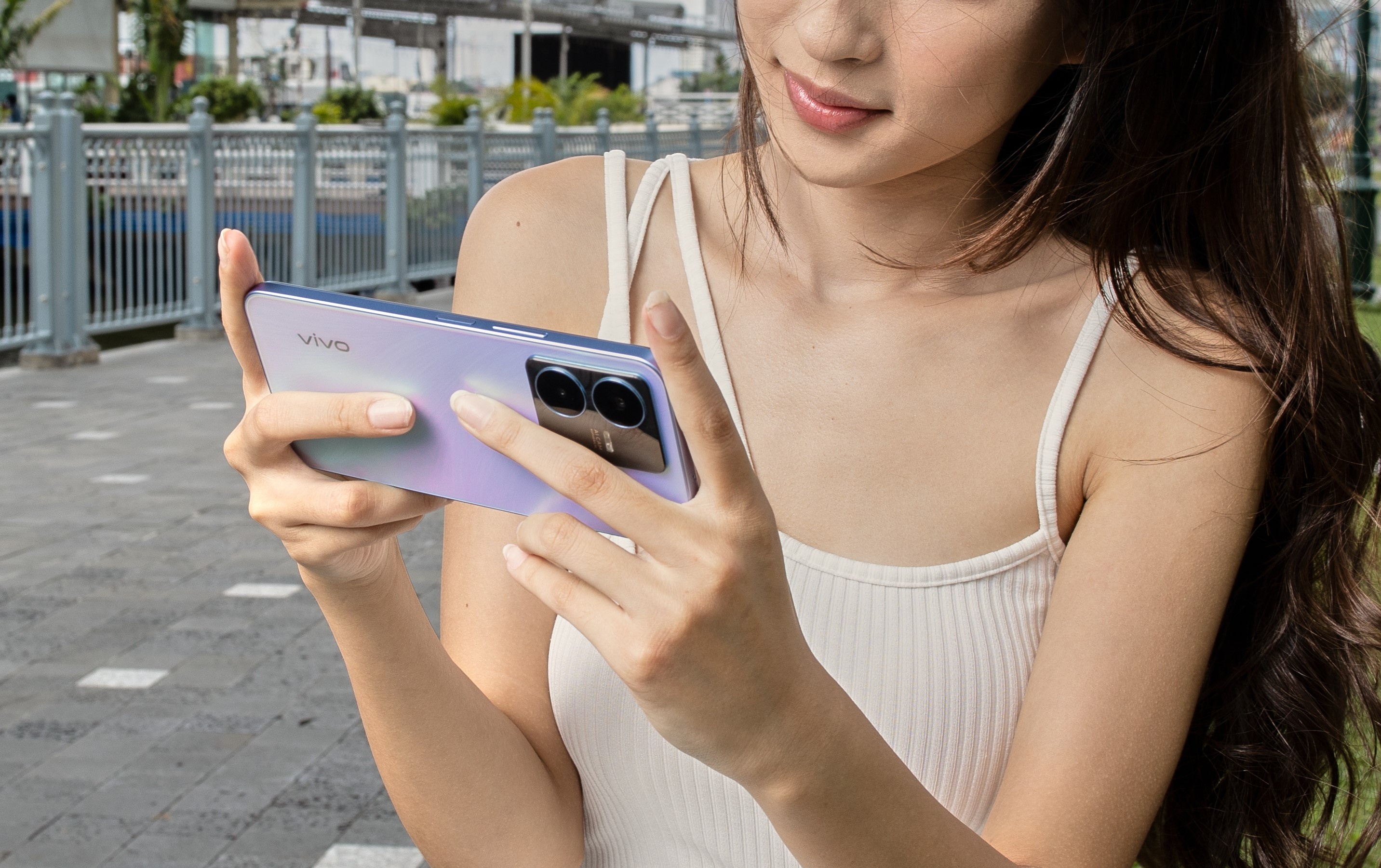 Vivo Y22s - thiet ke van sang laser doc quyen, hieu nang tot hinh anh