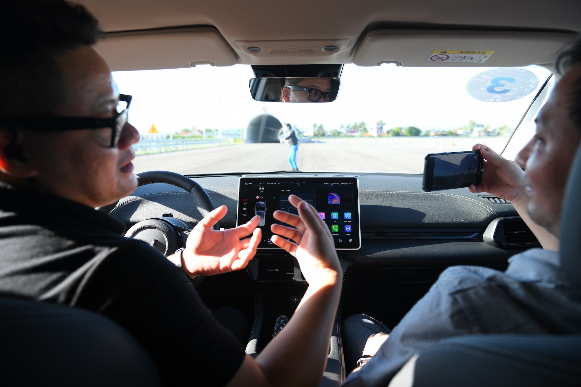 Dat mua VinFast VF 8 anh 4