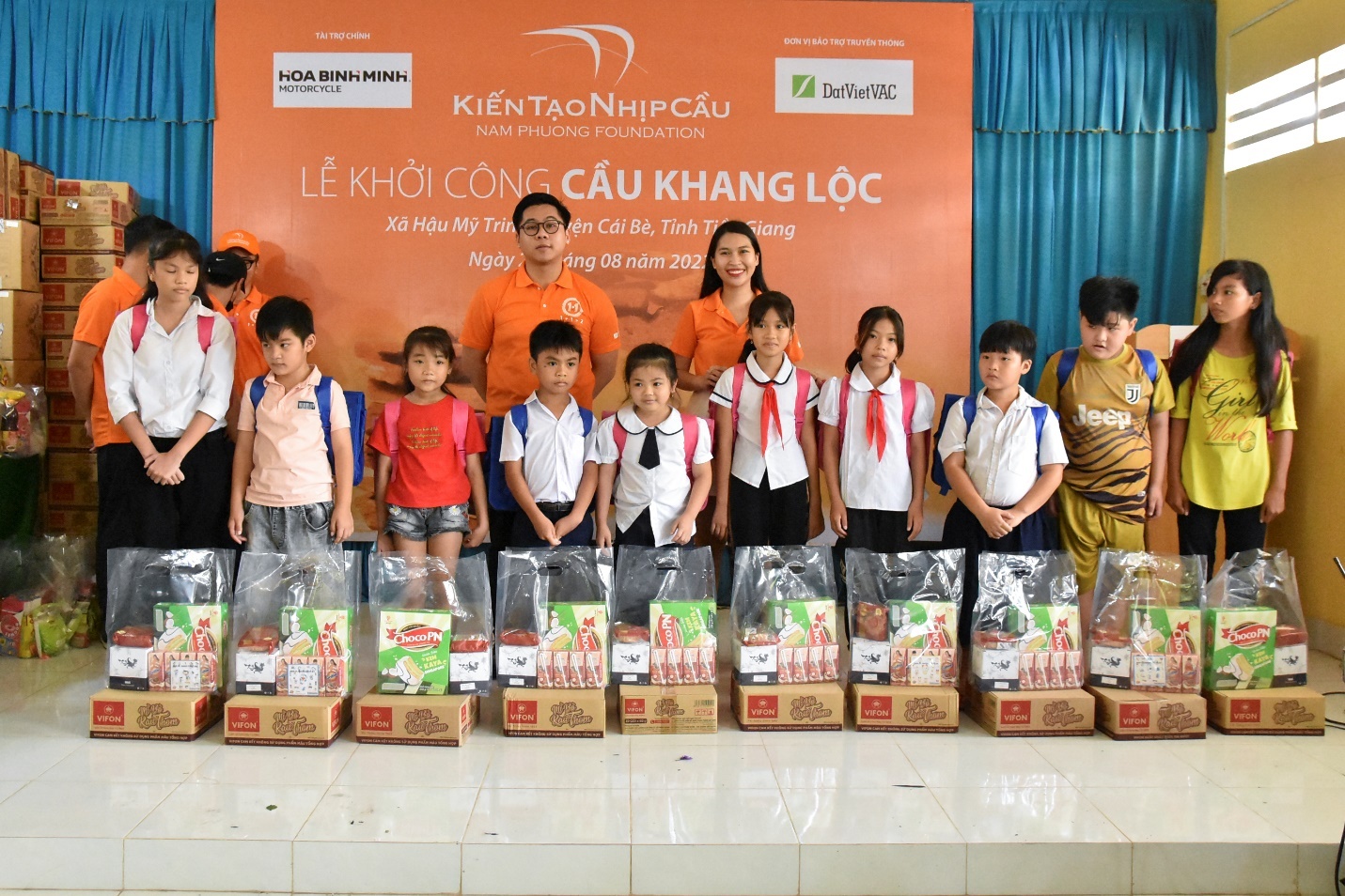 Quy Nam Phuong tiep tuc dua 'Kien tao nhip cau' den Tien Giang hinh anh