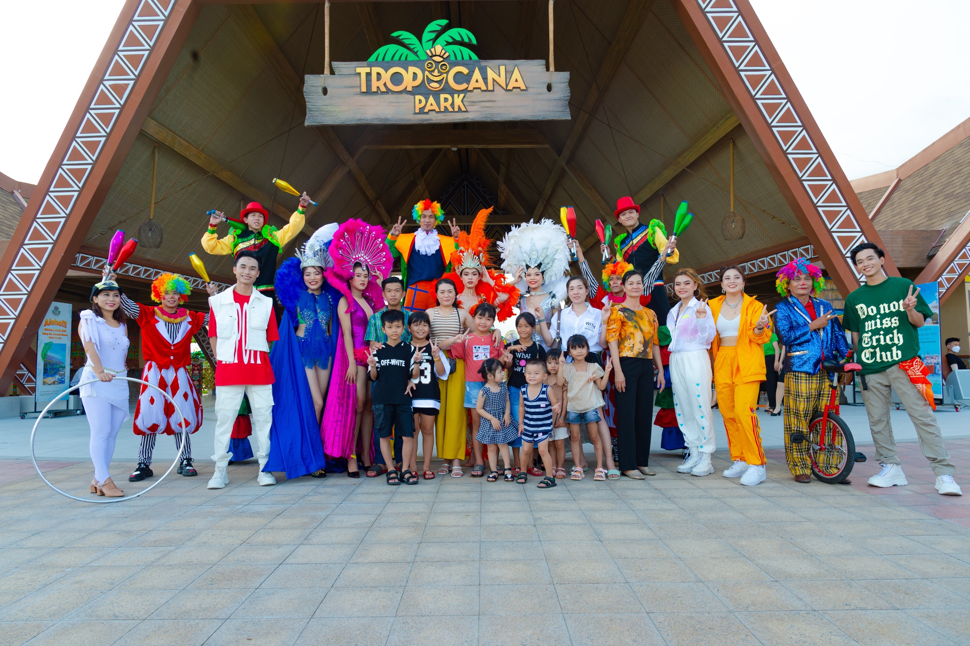 Khep lai mua he soi dong voi Tropicana Festival tai Ho Tram le 2/9 hinh anh