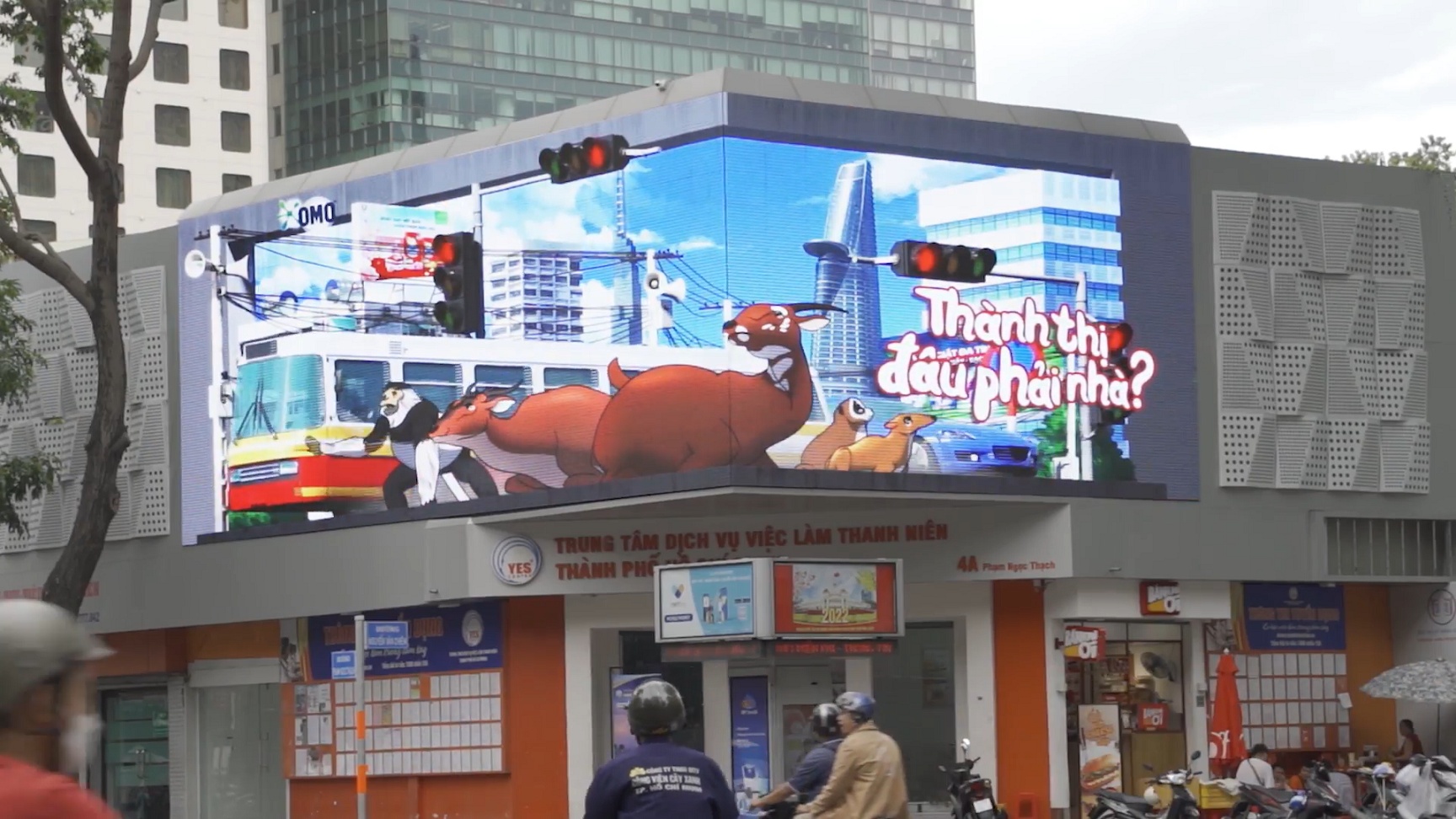 Con nguoi lam gi khi dong vat hoang da mat nha tran vao thanh pho? hinh anh