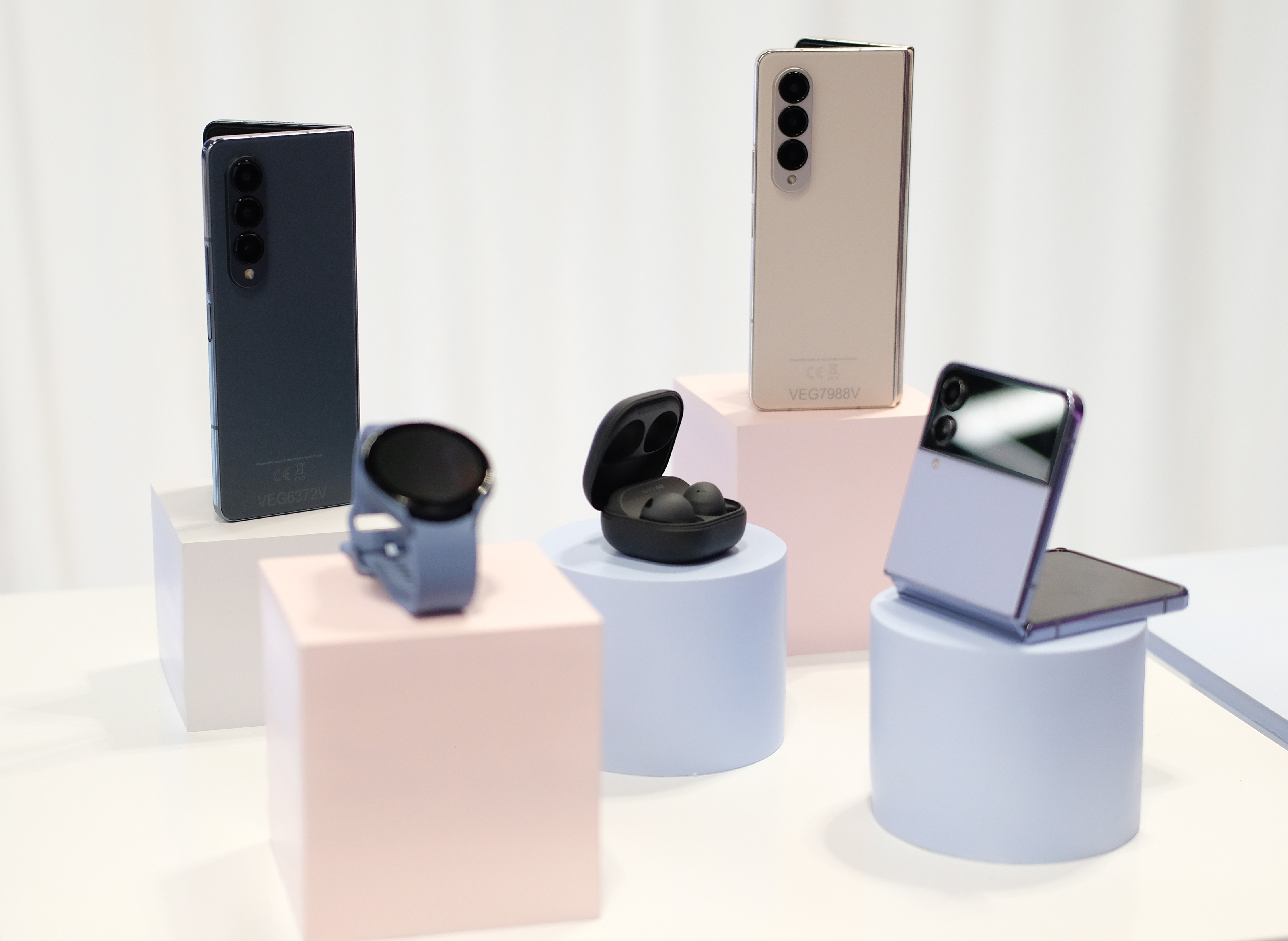 Galaxy Z Flip4 ảnh 3 Galaxy Z Flip4 anh 3