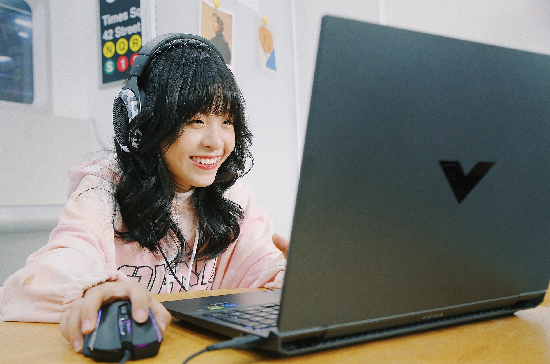 FPT Shop uu dai den 6 trieu, tang qua 1,5 trieu cho laptop gaming hinh anh