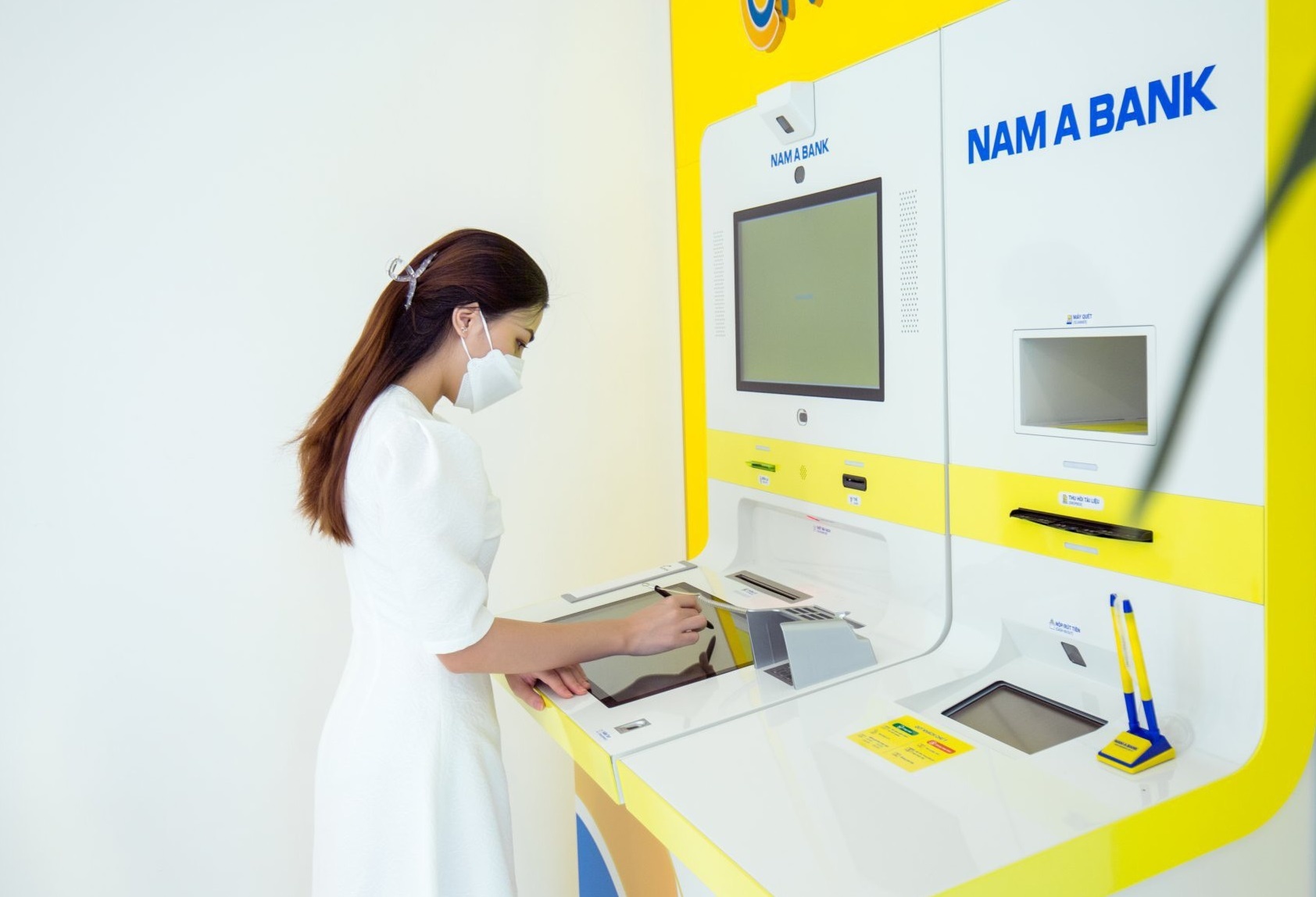 So hoa giup ngan hang giao dich xuyen le hinh anh