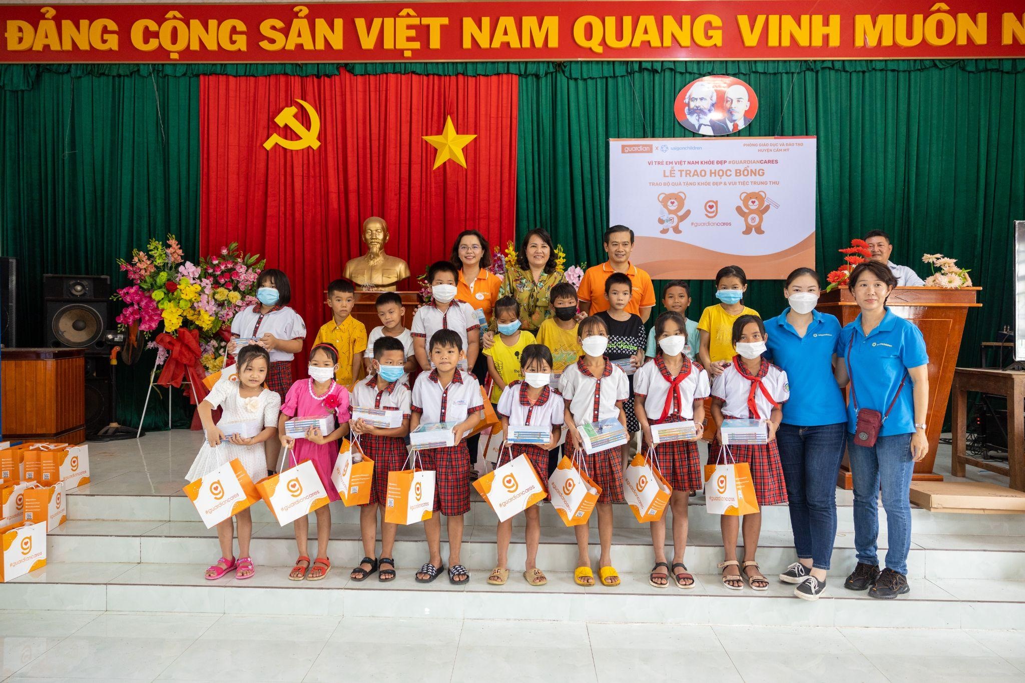 Guardian,  Saigonchildren anh 1