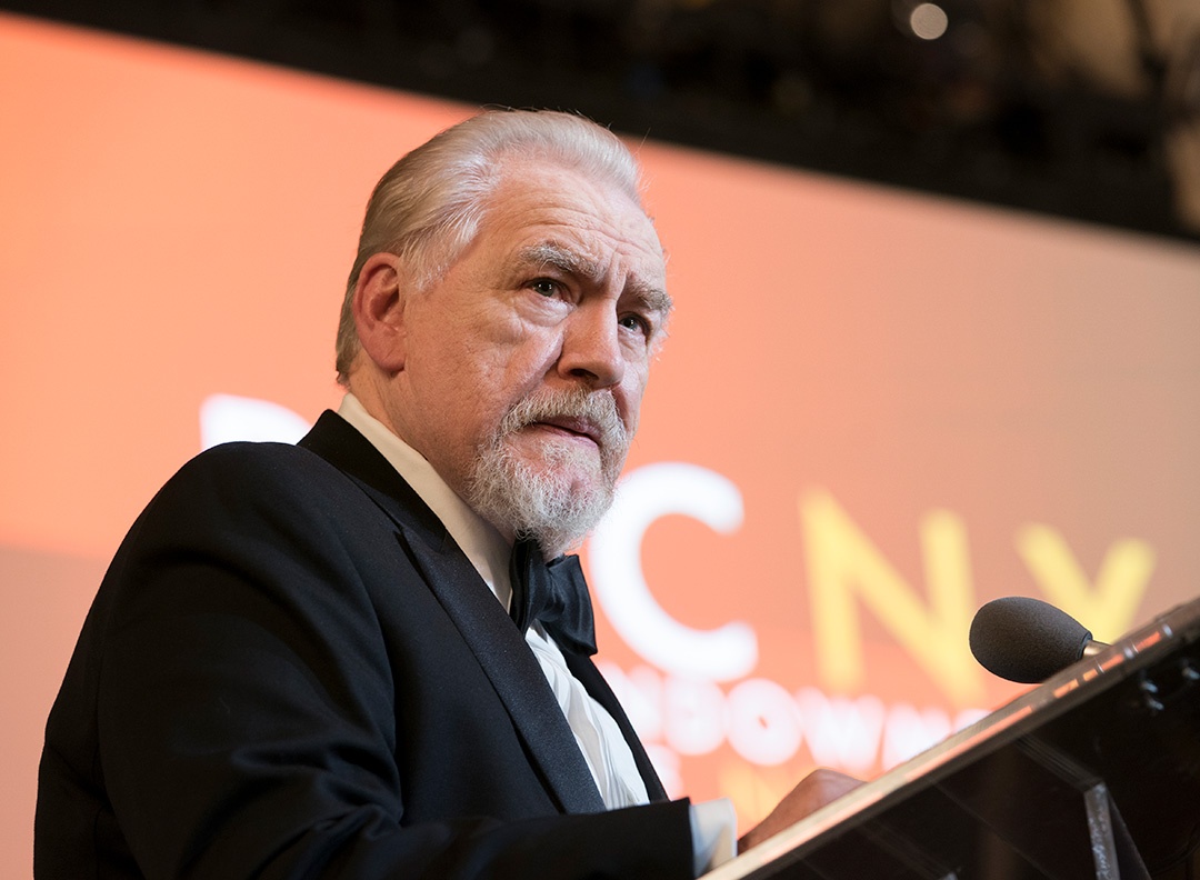 Loat phim ve gioi sieu giau vao top de cu Emmy 2022 tren FPT Play hinh anh