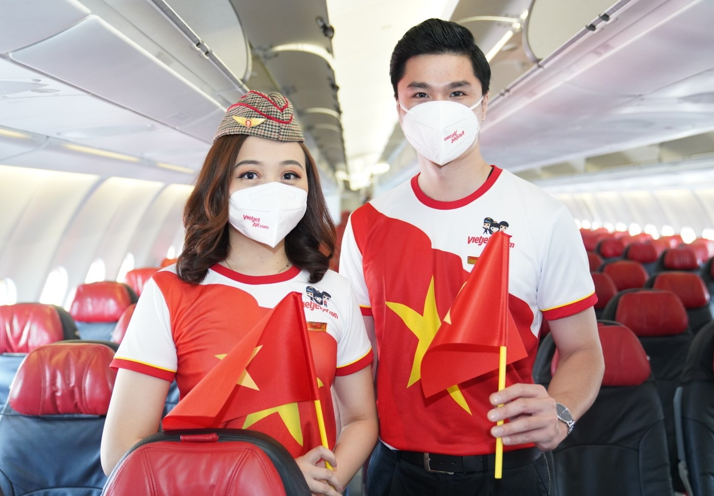 Co do sao vang ruc ro tren cac chuyen bay Vietjet ngay Quoc khanh 2/9 hinh anh