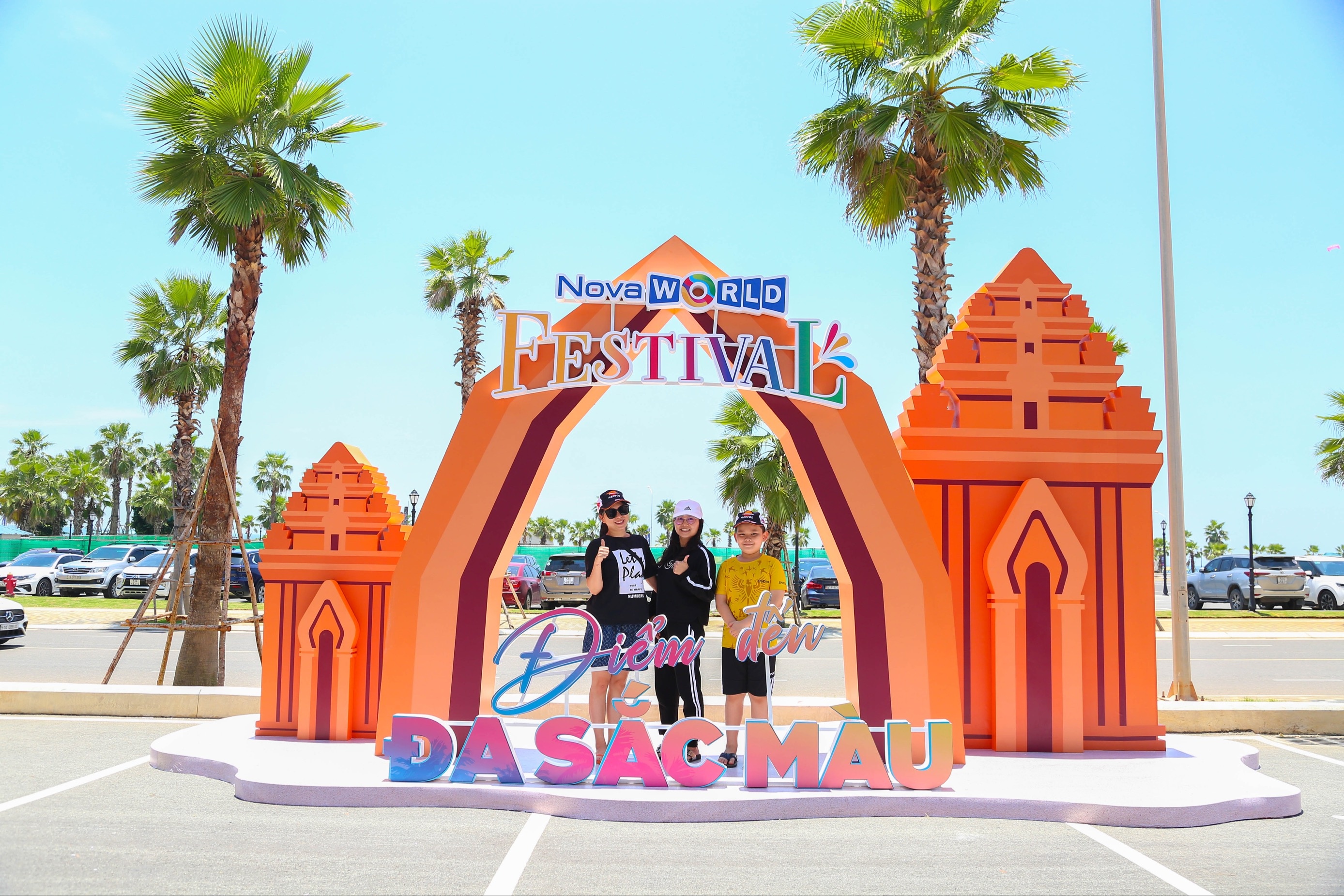 Hang nghin du khach tham gia le hoi tai NovaWorld Phan Thiet hinh anh