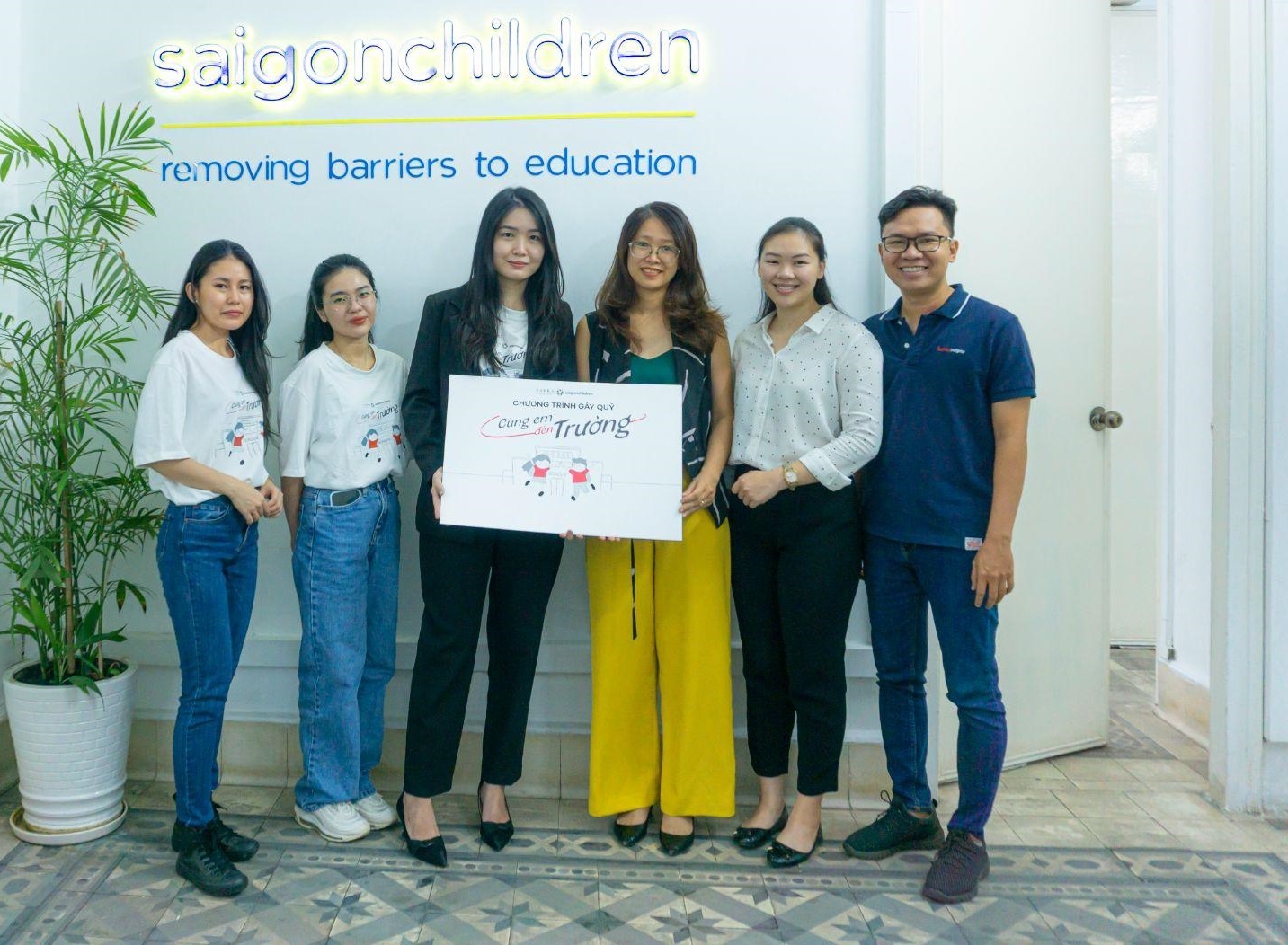 Zakka Natural va Saigonchildren giup do hoc sinh kho khan o Tra Vinh hinh anh