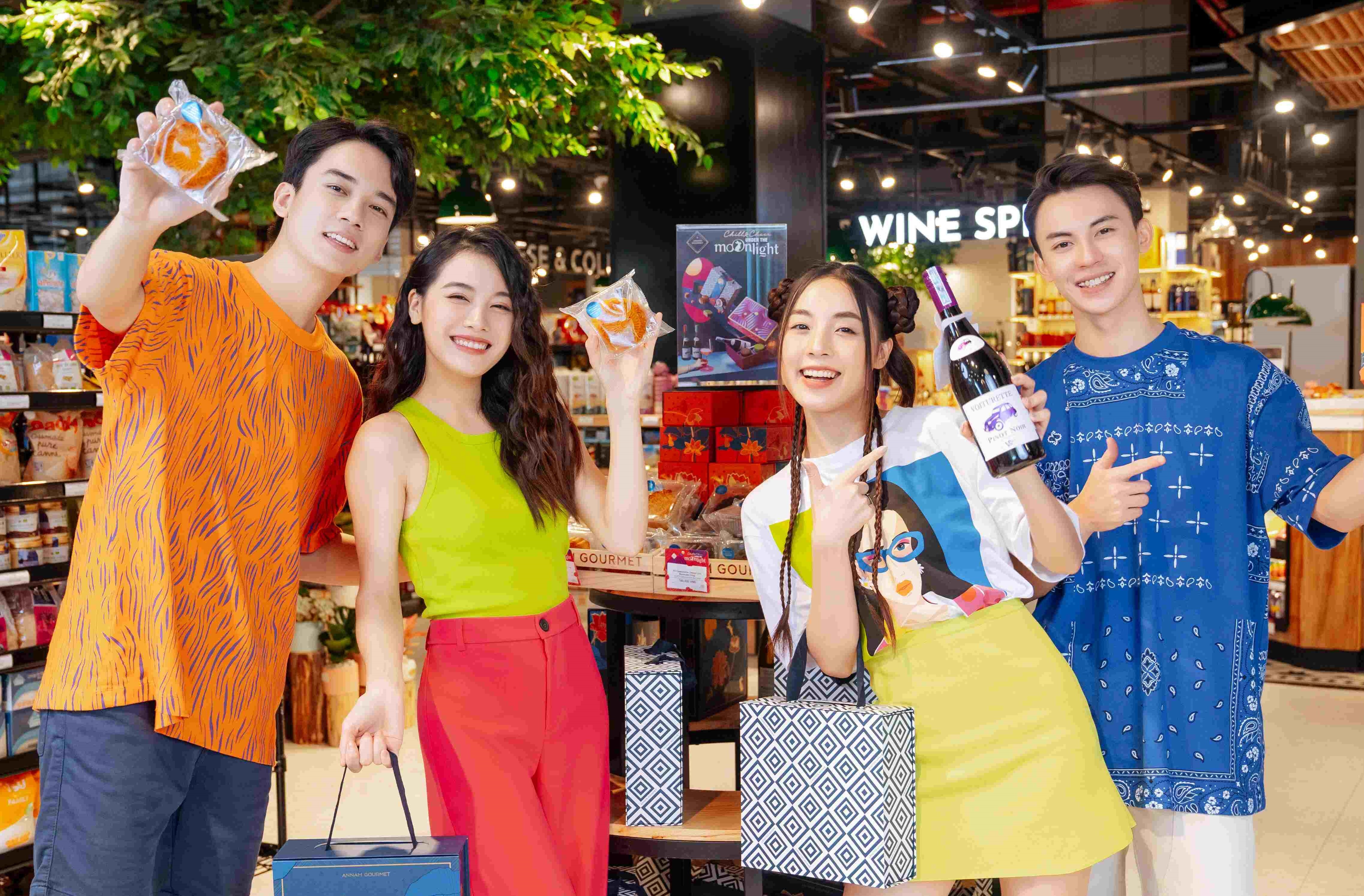 Vui Trung thu tai ‘vu tru da sac mau’ Vincom hinh anh