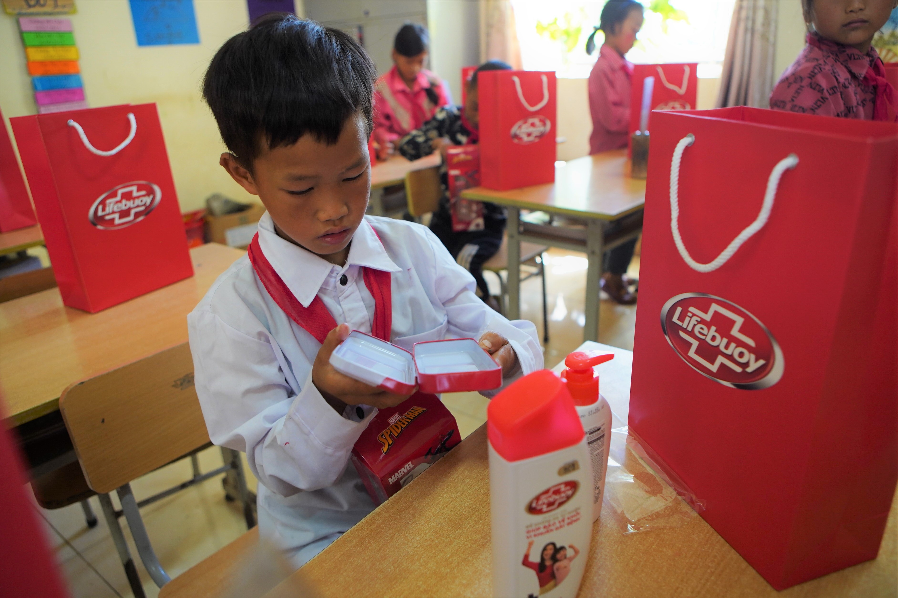 Nuoc rua tay Lifebuoy anh 14