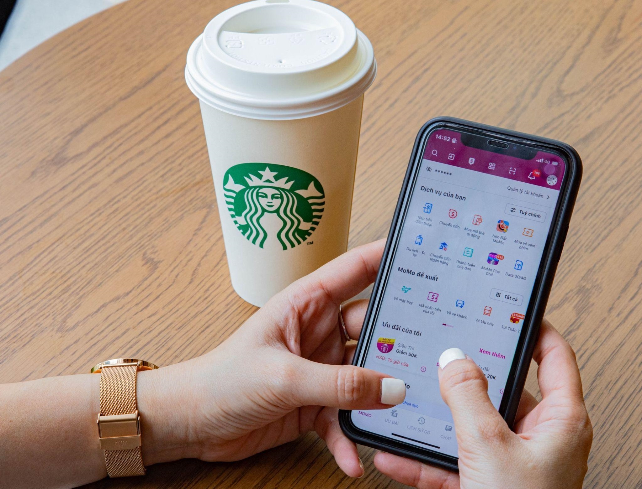 Tu coc ca phe Starbucks den phong cach song cua gioi tre hinh anh