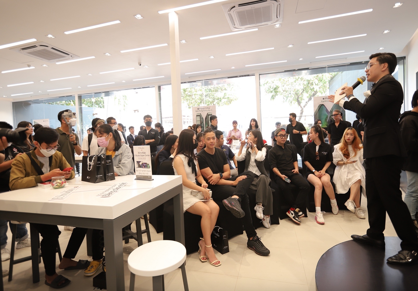 F.Studio by FPT to chuc thi ve tranh bang iPad mung sinh nhat 10 nam hinh anh