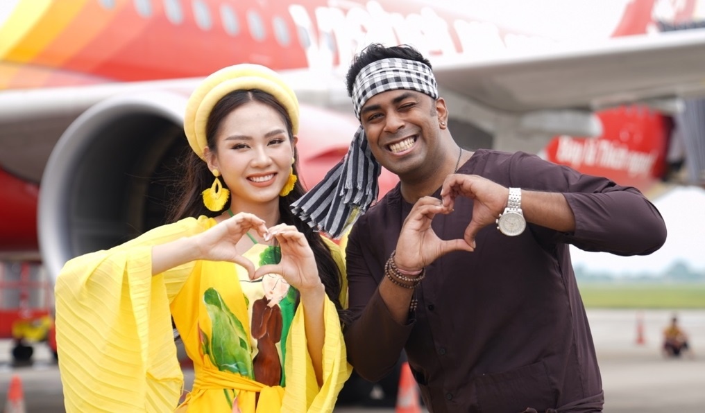 Hanh khach vui Trung thu, pha co cung Vietjet tren do cao 10.000 met hinh anh