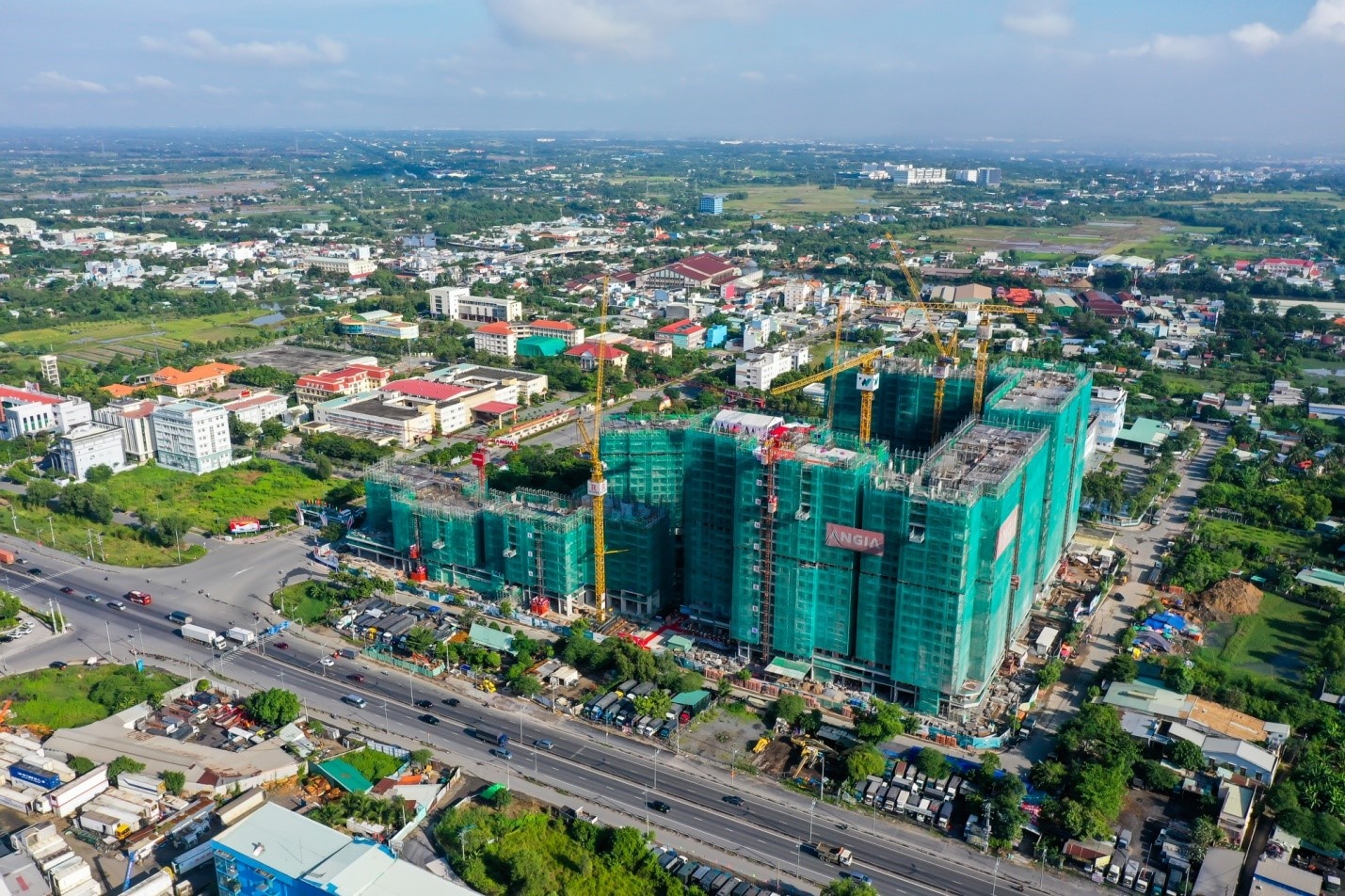 Cat noc 2 thap Danube va Seine tai khu phuc hop Westgate hinh anh