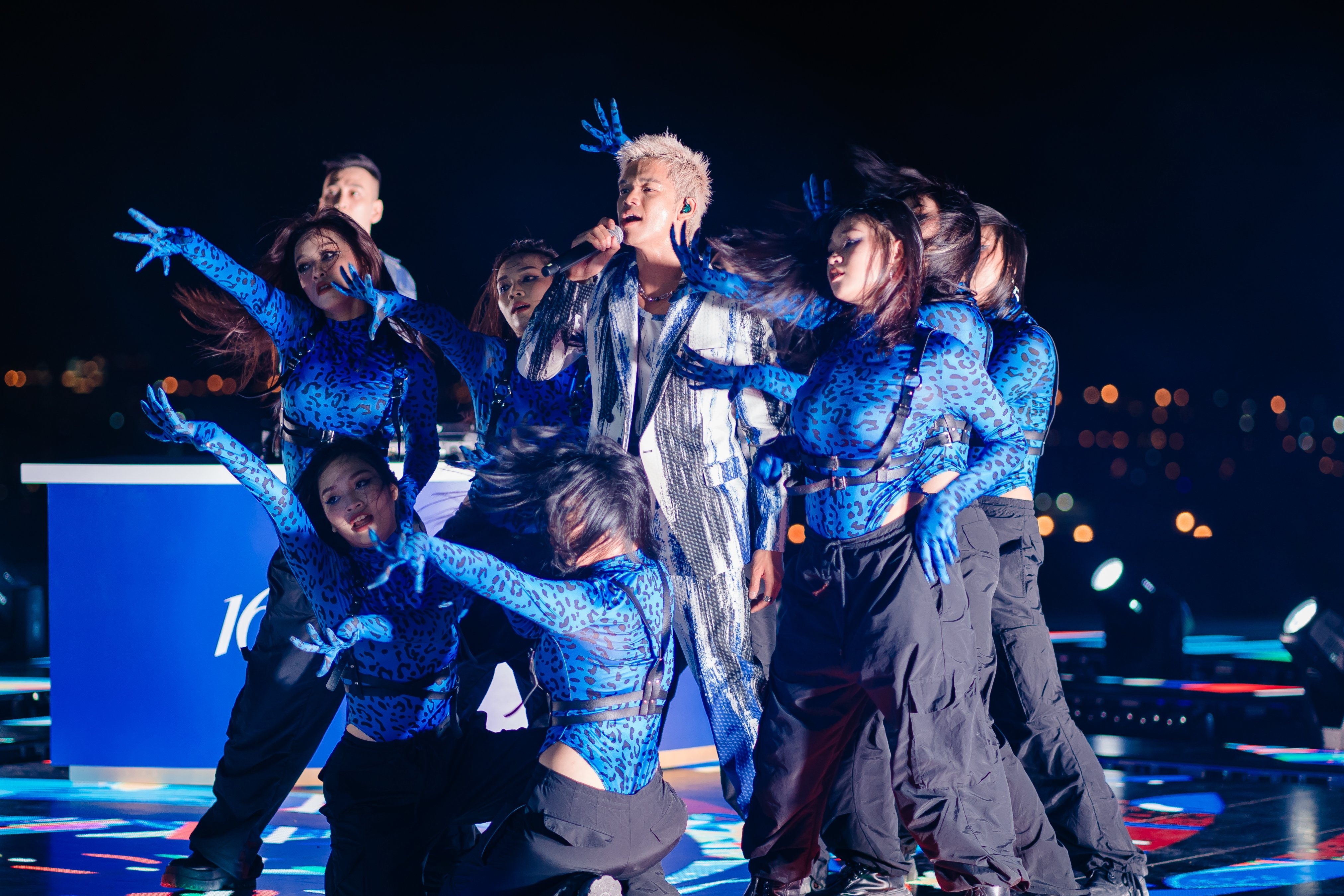 bia 1664 Blanc anh 3