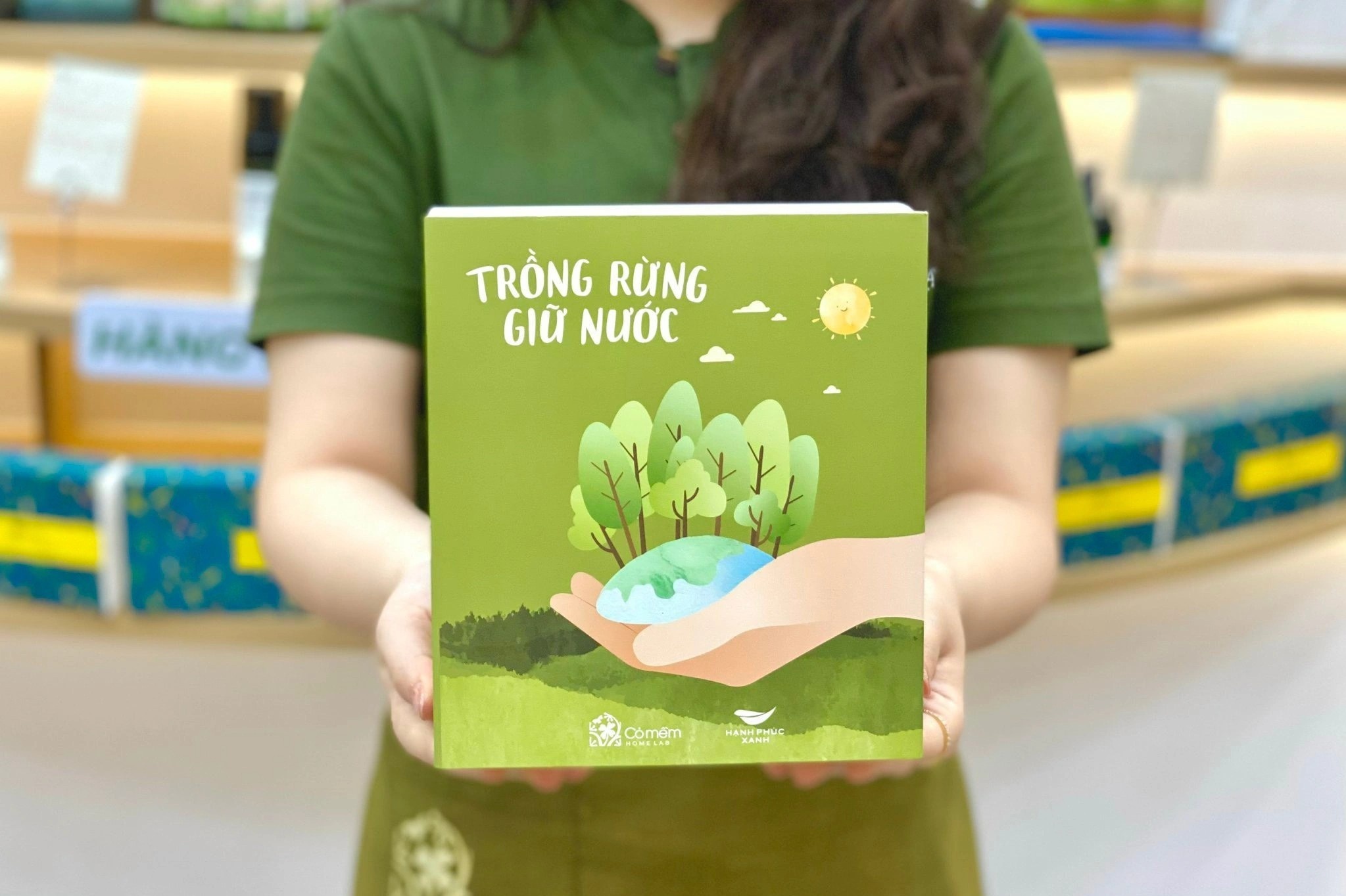 Chon san pham xanh, cung Co Mem trong rung giu nuoc hinh anh