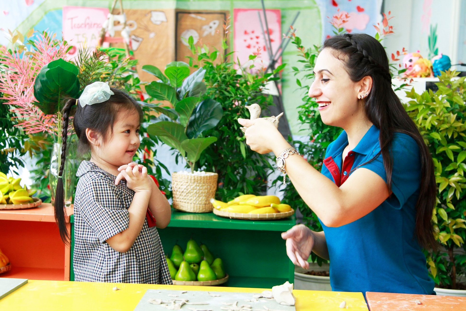 Hoc qua choi,  giao duc anh 3