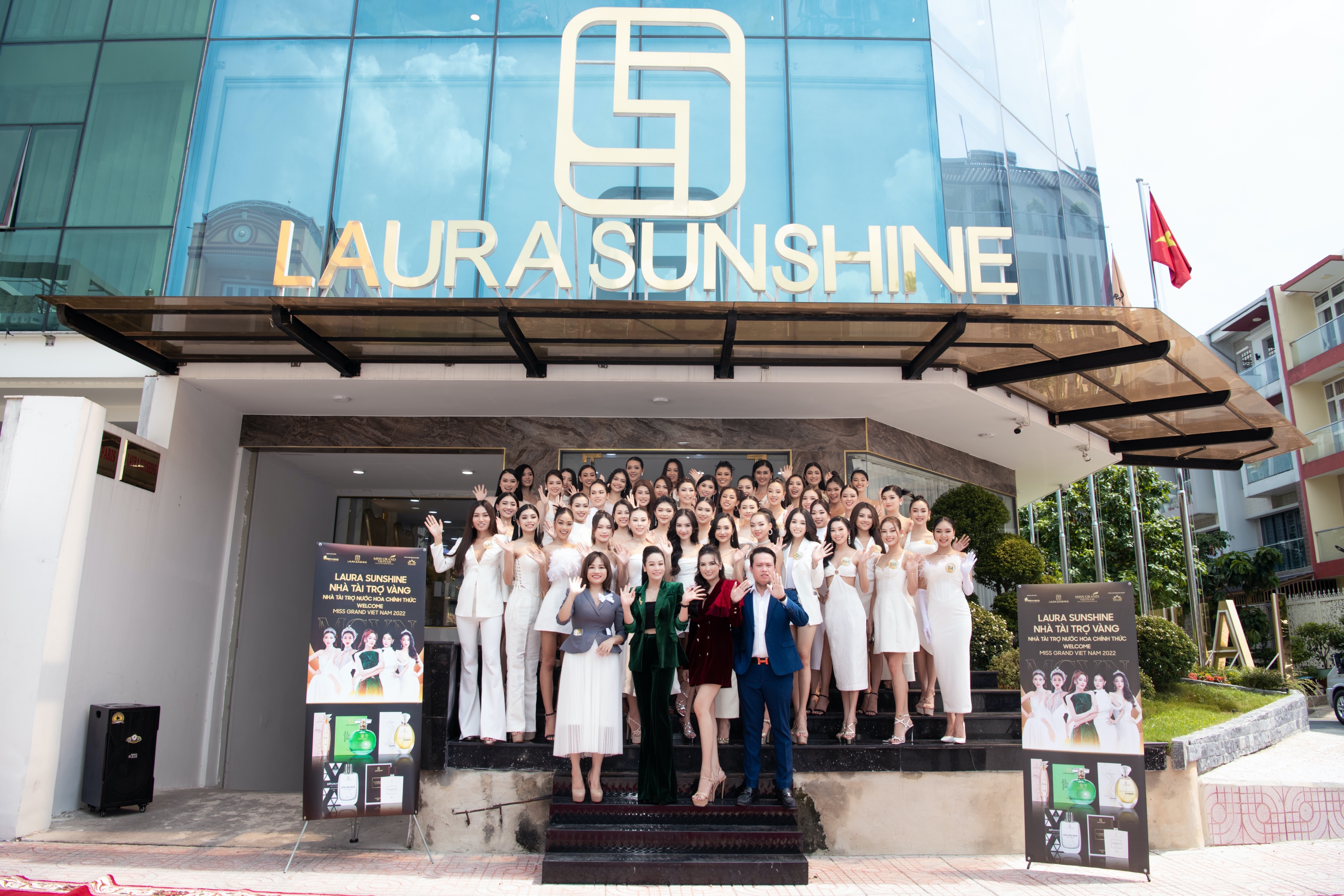 Laura Paris,  nuoc hoa anh 1