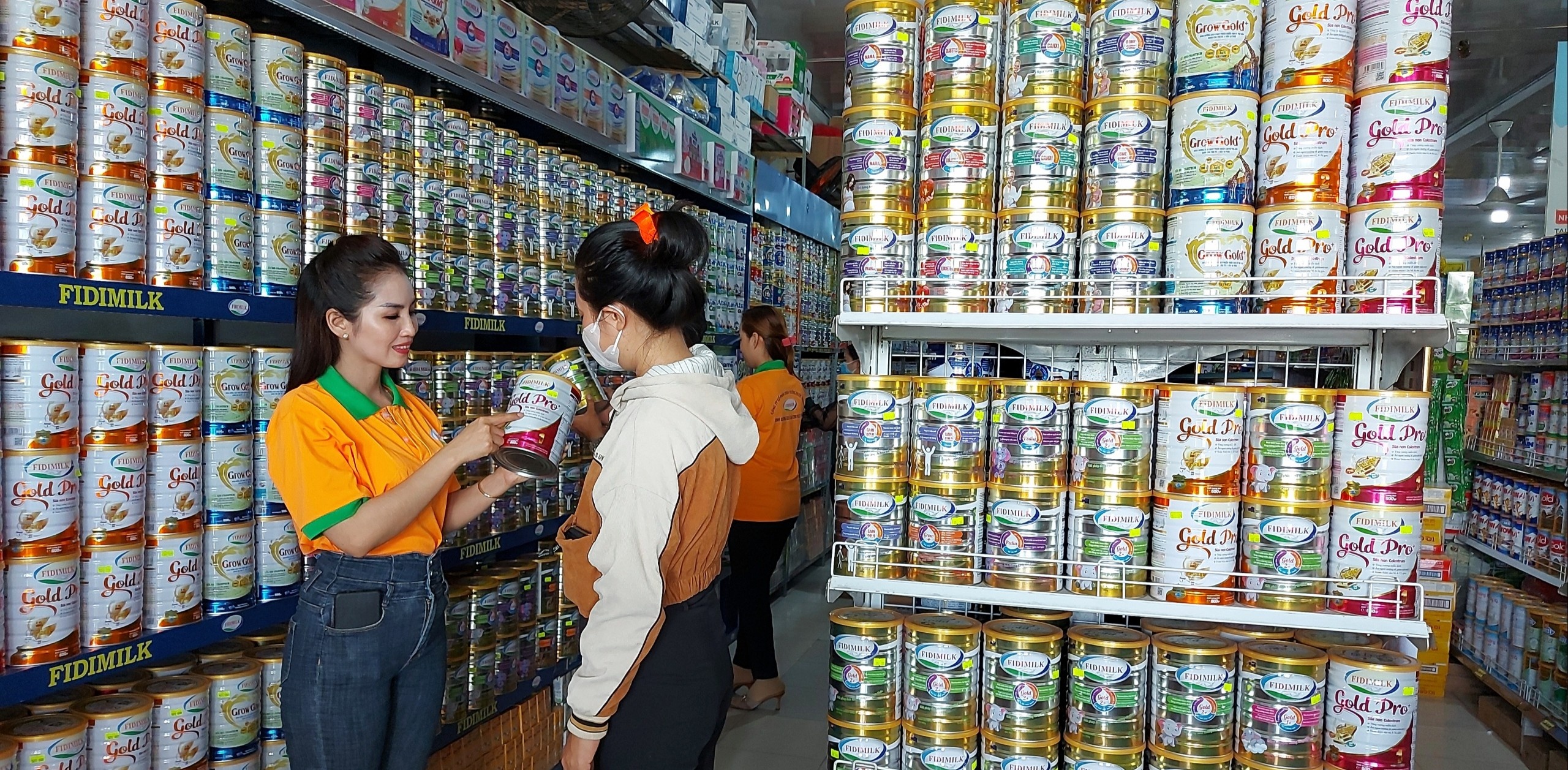 Cua hang tien ich,  Hoa Phu anh 4