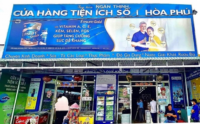 Cua hang tien ich,  Hoa Phu anh 1