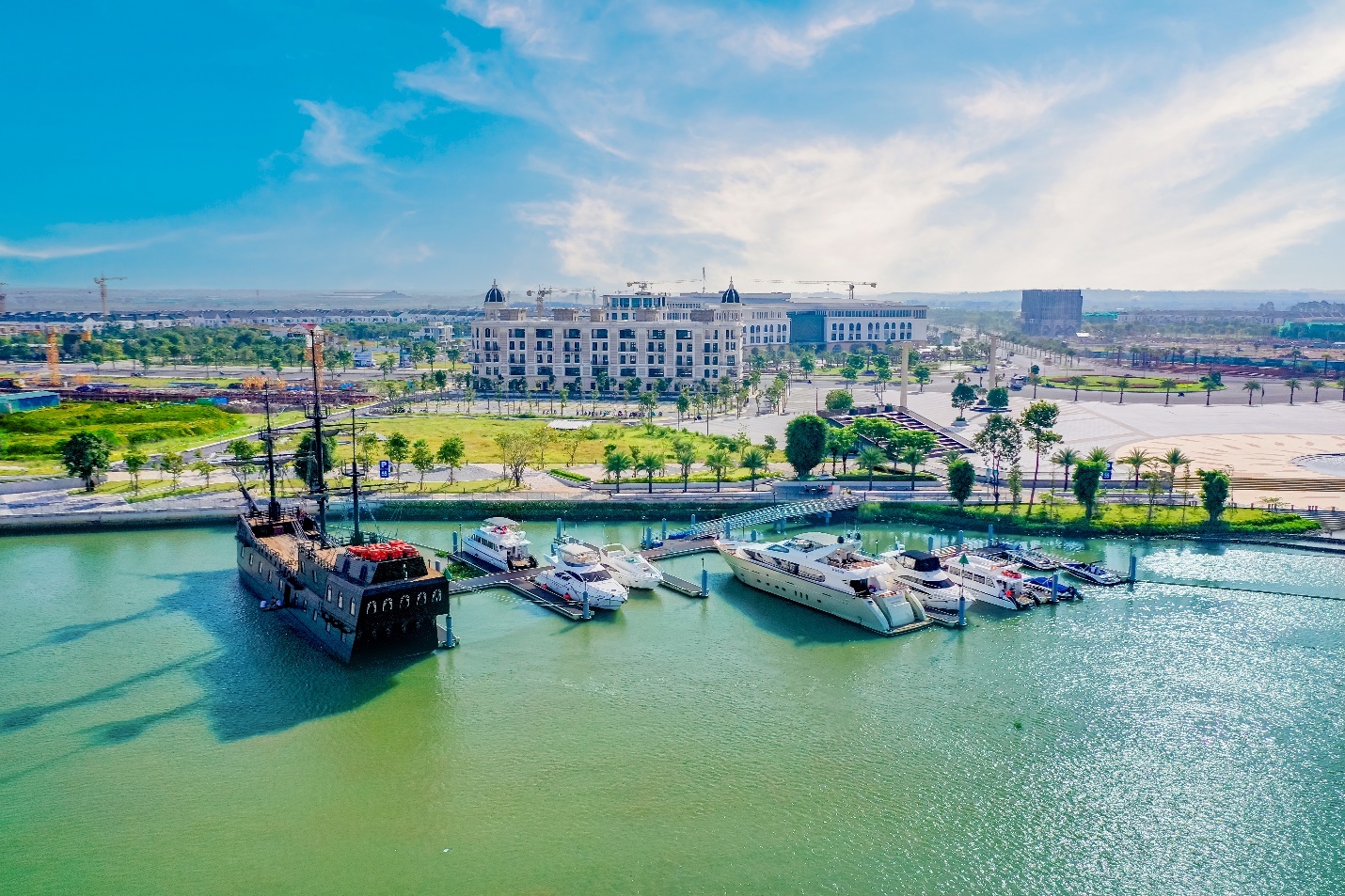 Thi truong BDS duoc ky vong tang nhiet voi san pham moi va uu dai hinh anh