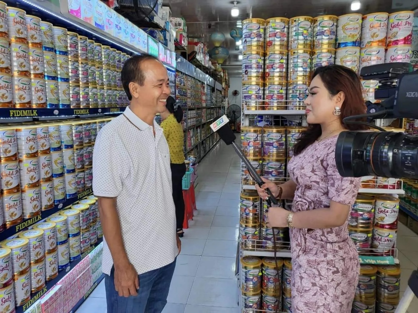 Cua hang tien ich,  Hoa Phu anh 3