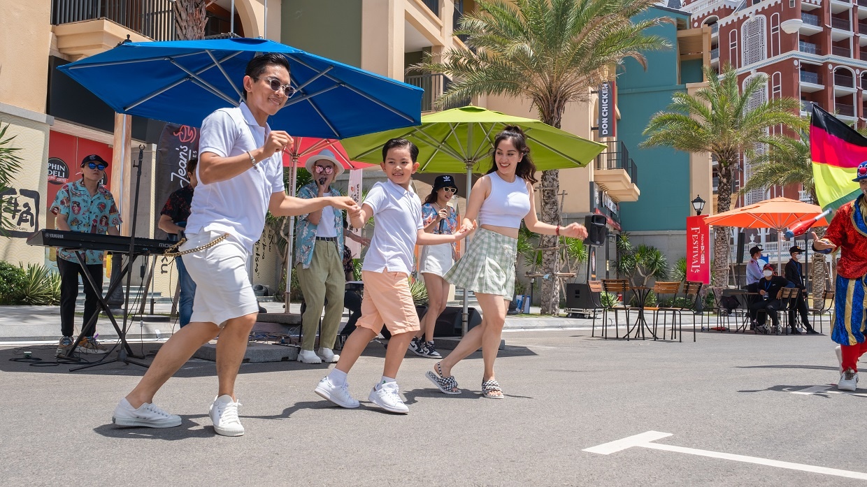 Khanh Thi,  Phan Hien anh 1