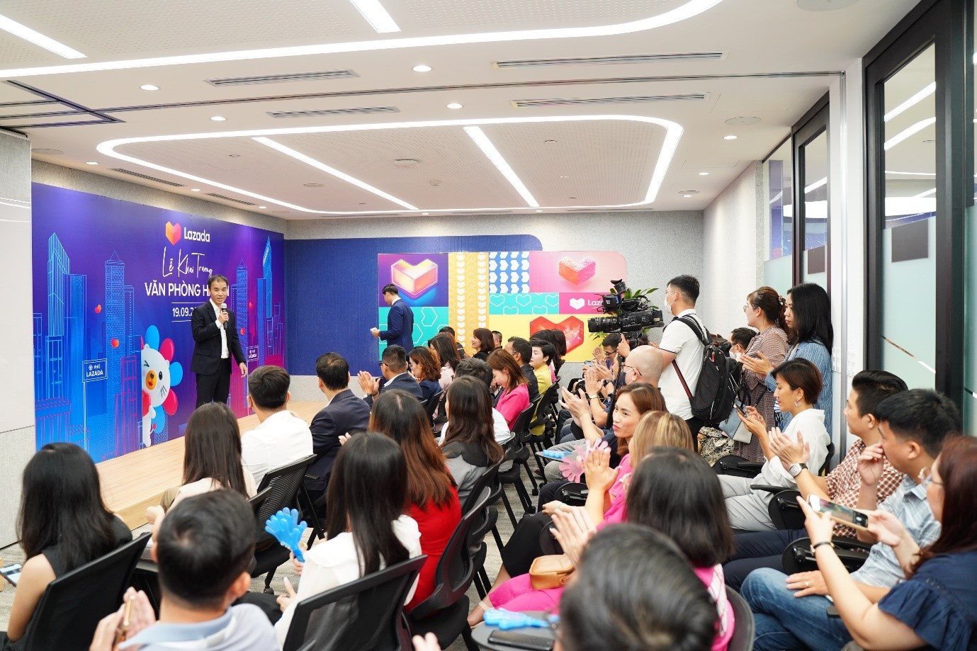 Lazada,  van phong moi anh 11