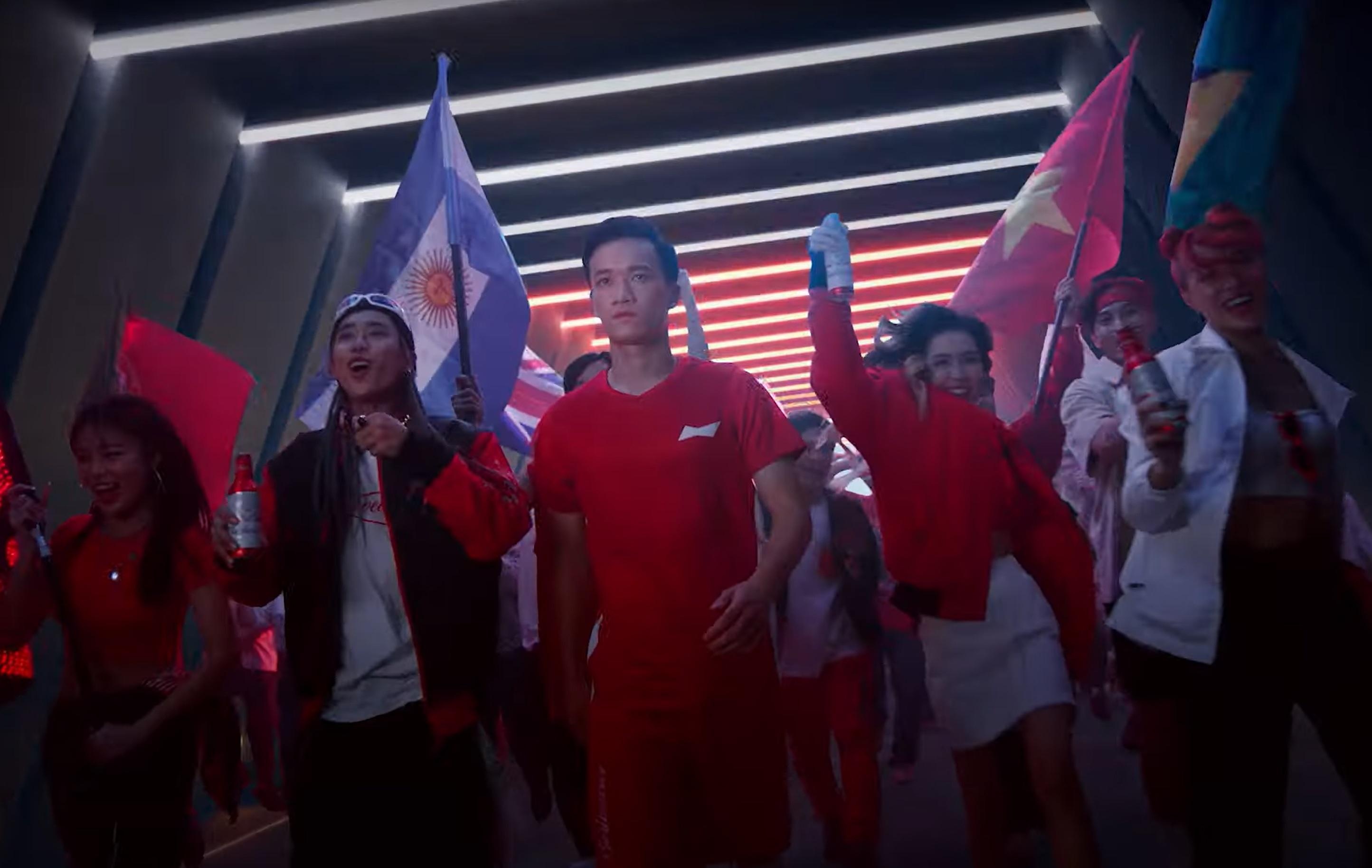 Hoang Duc uoc mo chinh phuc World Cup trong chien dich cua Budweiser hinh anh