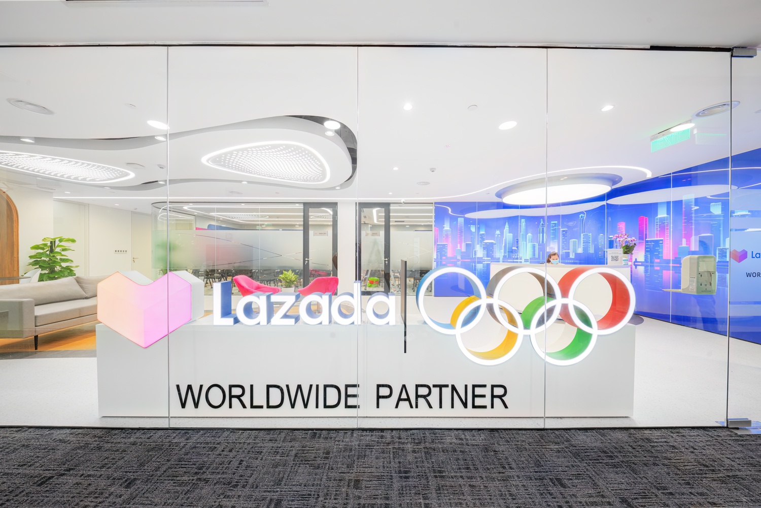 Lazada,  van phong moi anh 2