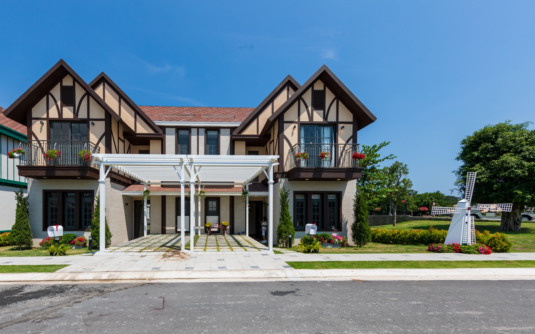 Net kien truc chau Au cua biet thu Lagoon tai NovaWorld Ho Tram hinh anh