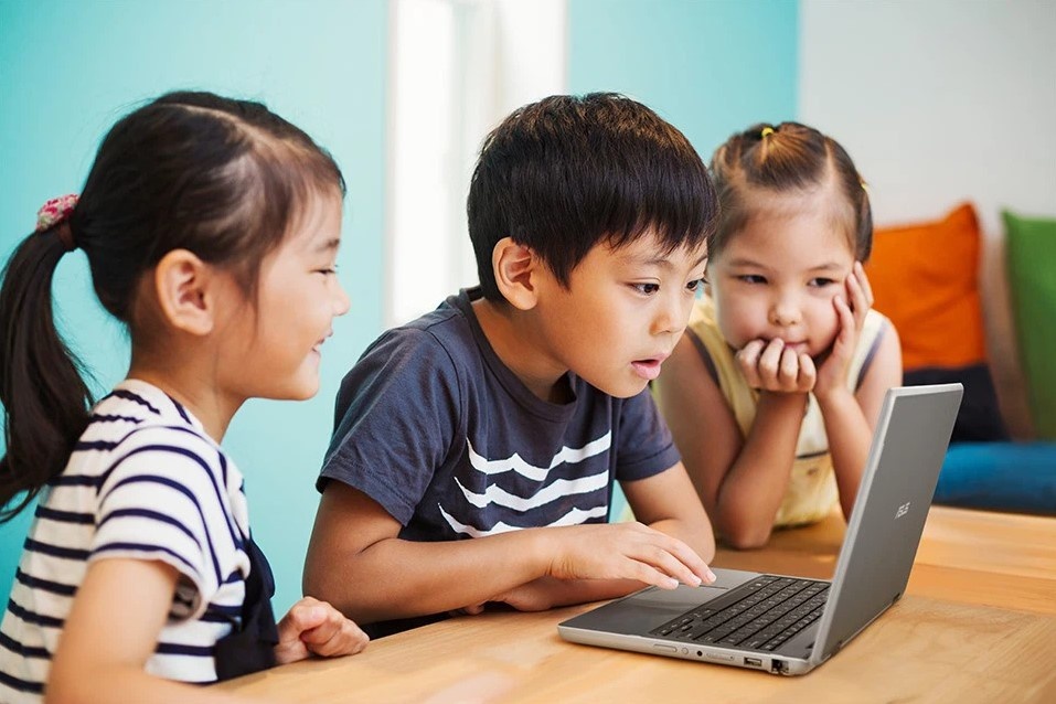 Laptop chuyen dung bat nhip xu huong day va hoc hau Covid-19 hinh anh