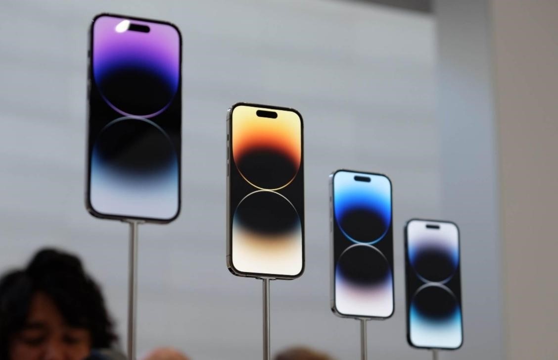 Nen mua iPhone 14 Pro Max mau nao de hop menh? hinh anh