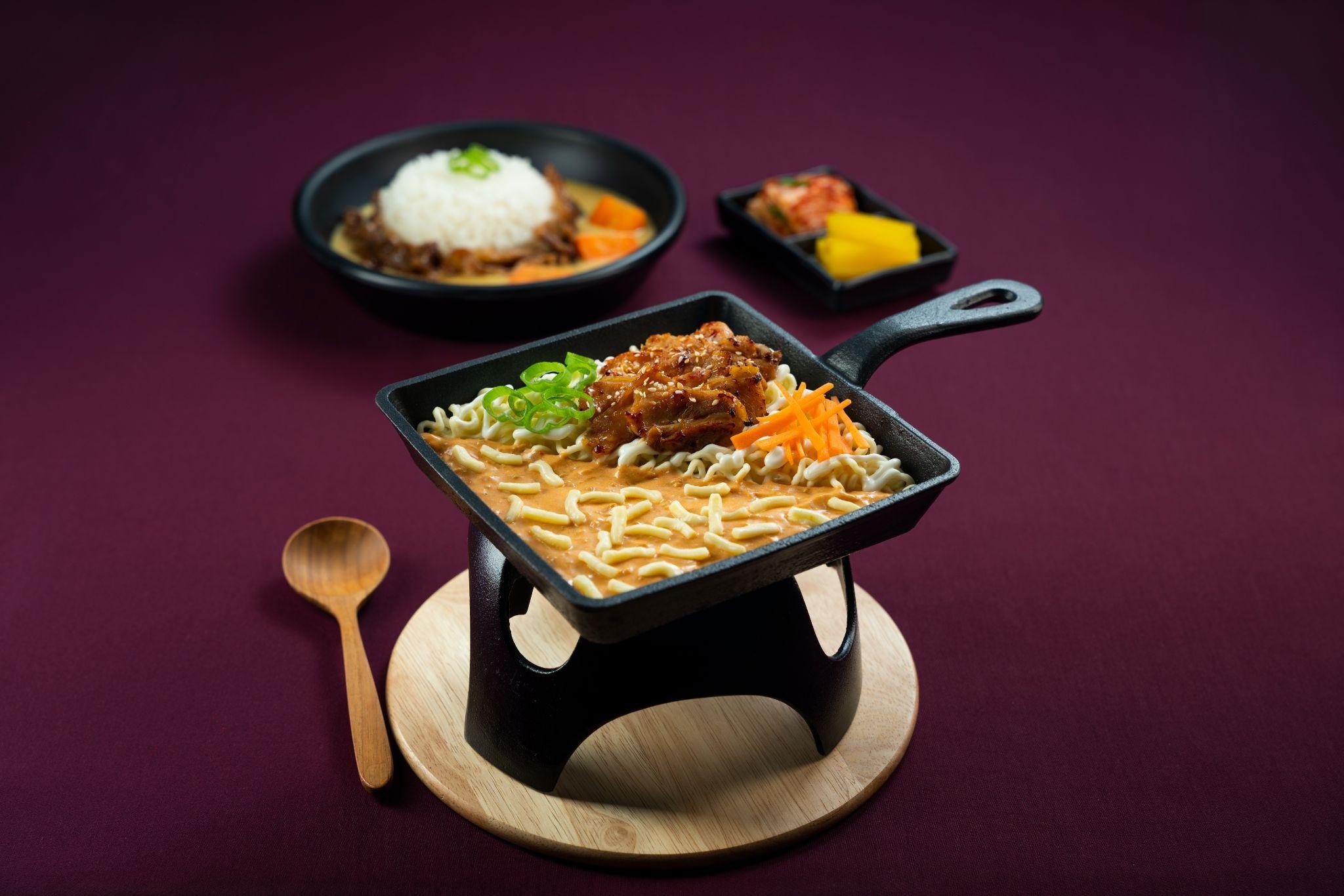 Sasin ra mat thuc don mi khong cay va dien mao moi hinh anh